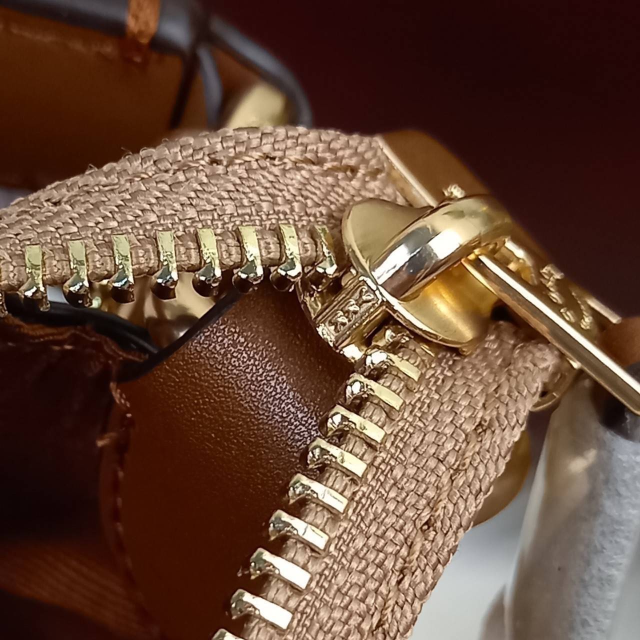 COACH LEWIS SHOULDER BAG IN SIGNATURE CANVAS (COACH F85696)🌺พอชใบใหญ่ ใส่ของได้จุใจ มีสายให้ 2 สาย อะไหล่สีทอง หรูหรา คลาสสิค สายยาวถอดได้ ปรับได้ ช่องด้านใน กว้างมากๆ ใช้ได้ทุกโอกาสจริงๆ แนะนำ ไม่ควรพลาดจ้า