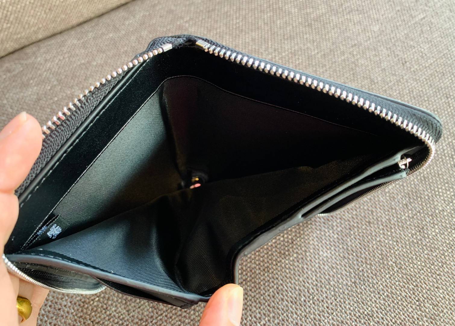 ทั้งสวย ทั้งน่ารัก อดใจไม่อยู่จ้าา💋COACH X PEANUTS MEDIUM ID ZIP WALLET WITH SNOOPY PRINT ((C4123)) 📣พร้อมส่งค่ะ! กระเป๋าเงินใบกลาง ขนาดพอดีๆ 🔺ตัวกระเป๋าทั้งใบปริ้นลายการ์ตูนSnoopy ดูซุกซน น่ารักมากๆค่ะ