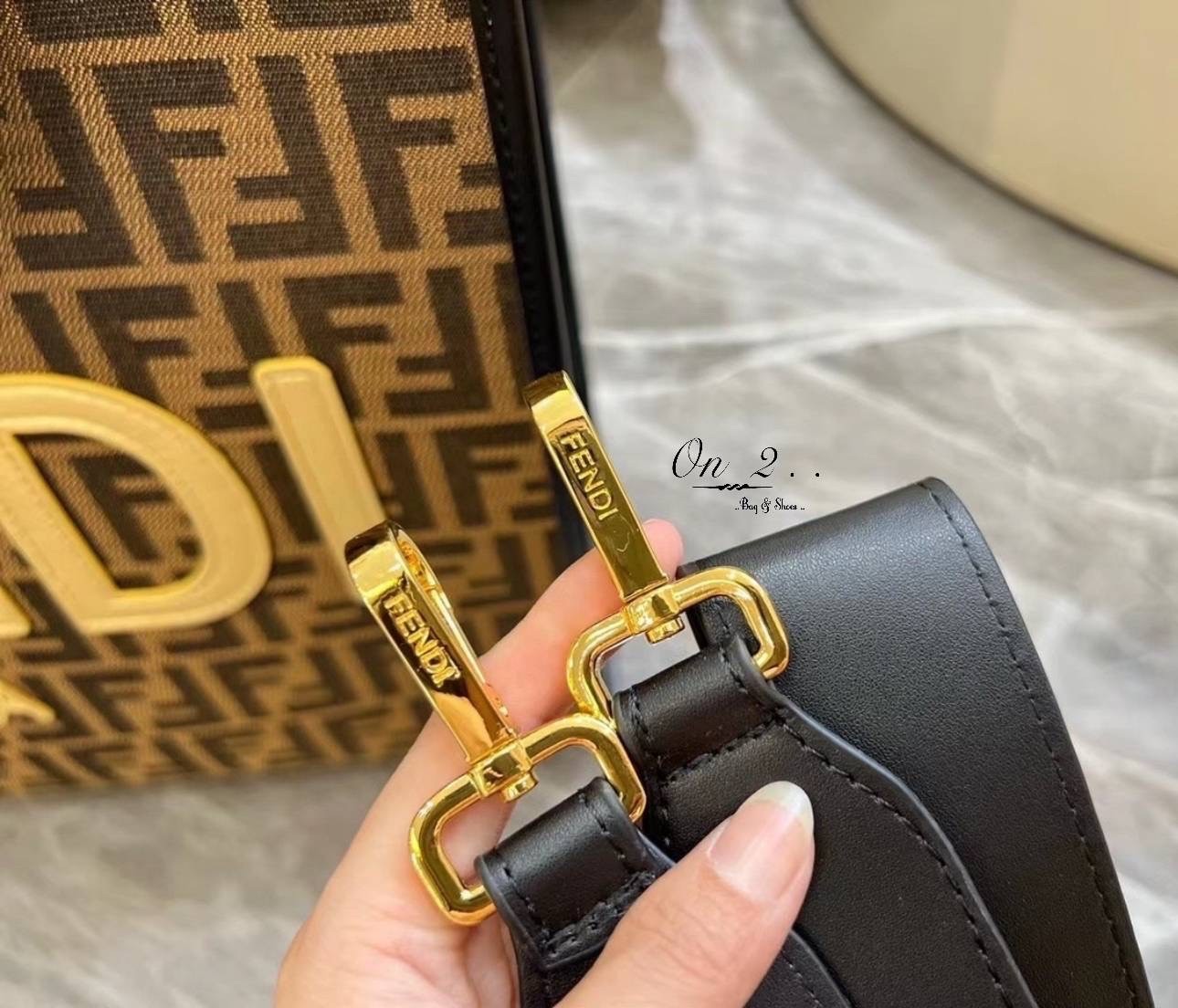 FENDI Tote Mejor Precio Febrero 2023 / FENDI SHOPPING BAG กระเป๋าสะพายโท้ท เซต 2 in 1 ลายFF ทรงนี้คือทรงสุดฮิตใช้งานง่ายใส่ของได้เยอะช่องใหญ่ งานปั้มแบรนด์ทุกจุดงานจริงสวยมาก สวยหรูพร้อมส่งค่ะ