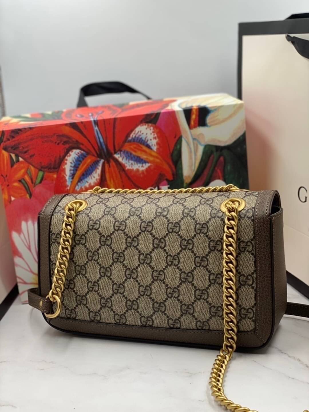 VIP GIFT 】หนังแท้ GUCCI Brown GG Marmont Shoulder Bag พร้อมส่งที่ไทย ได้ไปไม่ผิดหวังแน่นอนค่ะ! งานหนังแท้ชั้นดีที่สุดค่ะ สวยมาก อะไหล่ดูแพงทุกจุด ใบจริงสวยหรูดูแพง แมทกับชุดได้ทุกชุด สาวๆที่ได้ไปไม่ผิดหวังแน่นอน สินค้าคุณภาพ พร้อมส่งห้ามพลาดเลยนะคะ!