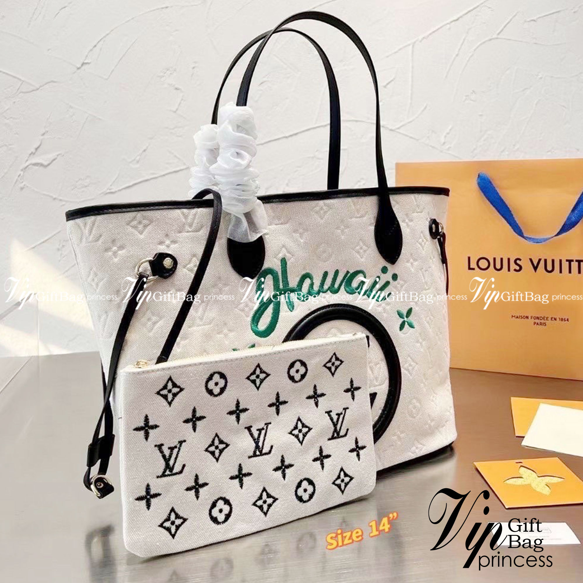 LV Tote Bag / LV Hawaii Summer Bag กระเป๋าสะพายทรงโท้ท มาพร้อมใบเล็กน่ารัก วัสดุหนังแคนวาสปั้มลายโมโนแกรม รุ่นลิมิเตด ฮอตสุดเเล้วซิส ได้ทุกลุค เกรดงานสวย น่ารักมากๆ งานชนชอป ใช้ได้ Everyday Look เลยค่า