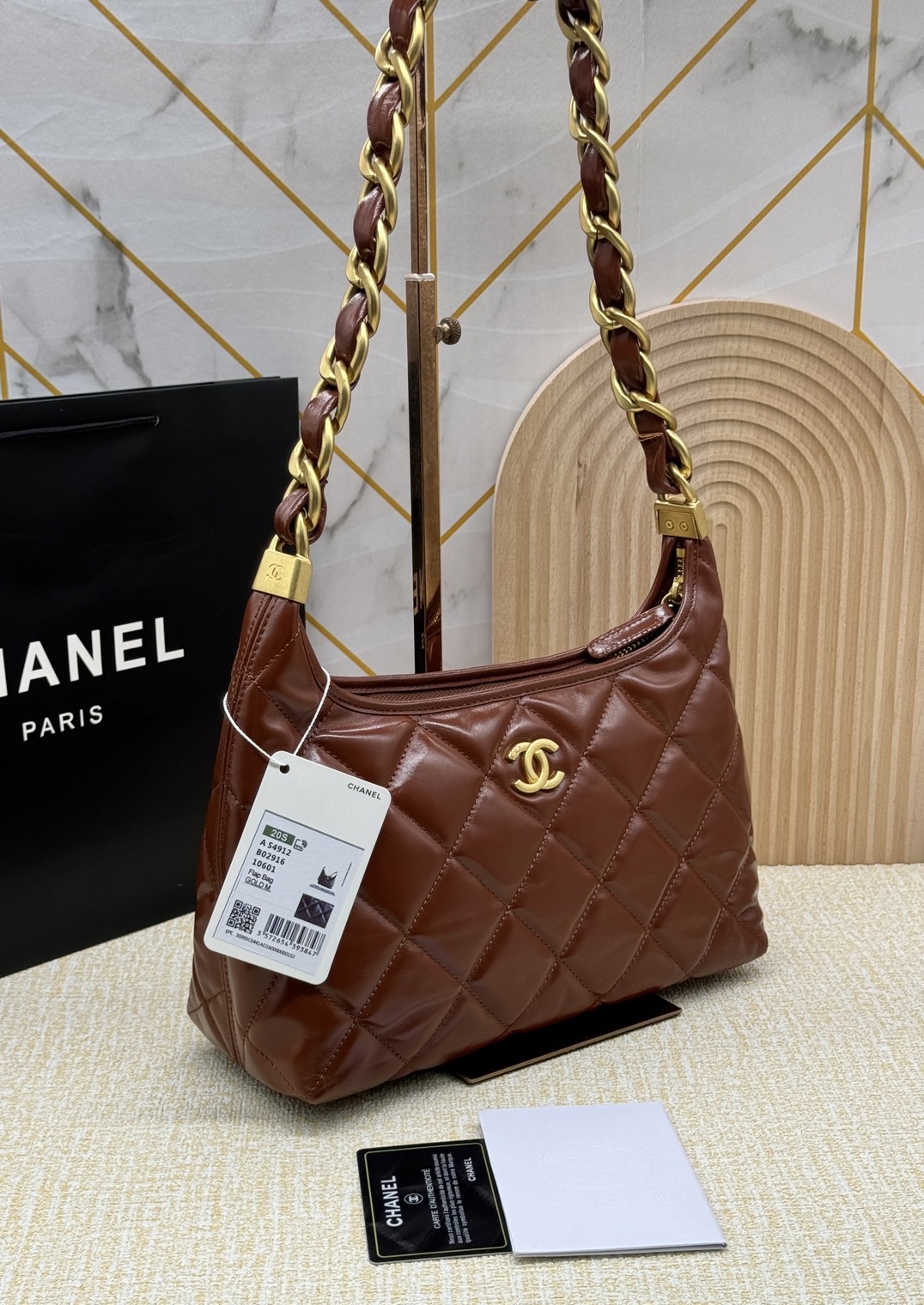 CHANEL HOBO BAG Shiny Leather & Gold-Tone Metal 26cm กระเป๋าทรงโฮโบ ดีไซส์สวยเรียบหรู เกรดออริ สลับแท้ 1:1 ใช้งานต่างประเทศได้