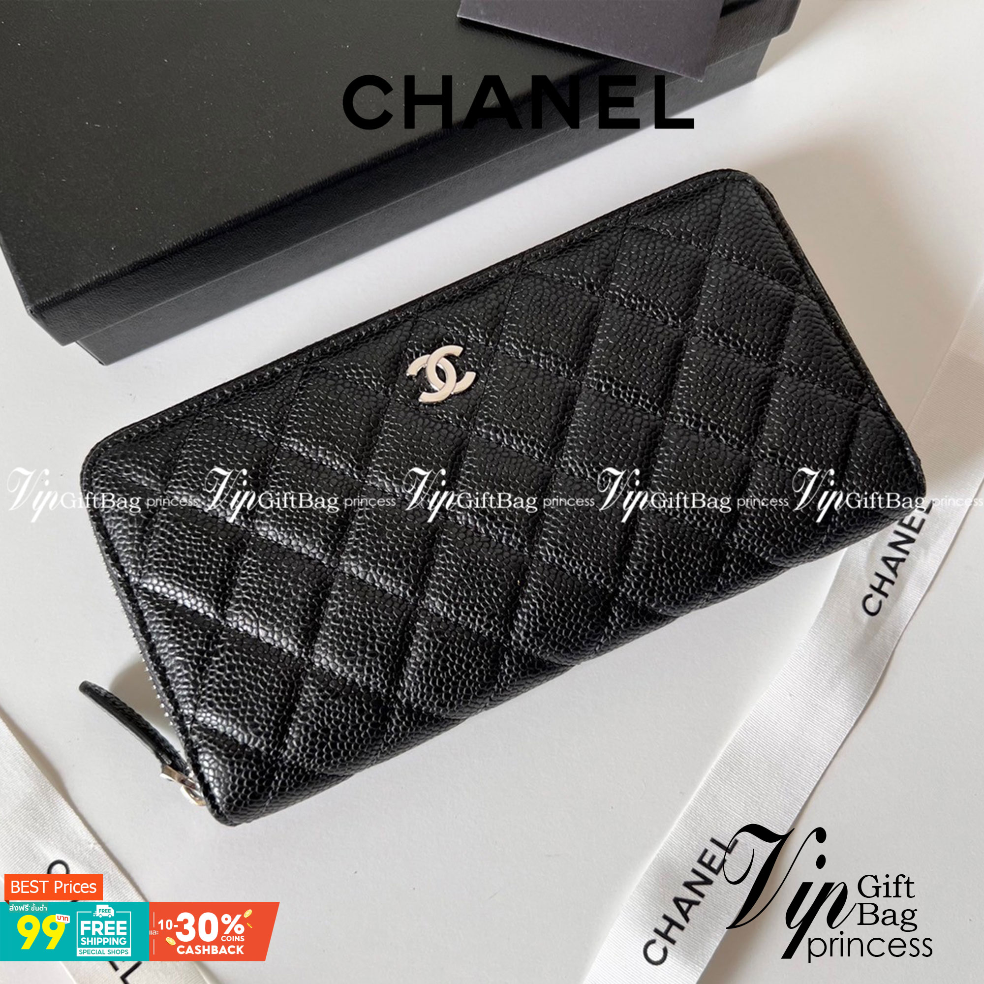 หนังแท้ CHANEL LONG WALLET รุ่นยอดนิยมไอเท็มฮิตวัสดุหนังคาเวียร์สวยคลาสสิคเปิดปิดด้วยฝาปิดกระดุมด้านหน้ามีโลโก้แบรนด์อะไหล่ทอง/เงินสวยหรู ภายในสีแดงเบอกันดี้ มีช่องซิปด้านในเรียกว่าใบเดียวจบ เป็นใบยอดนิยมของสาวๆ เลยค่าา พร้อมส่งที่ไทยไม่ต้องรอพรีฯ สาวก Ch