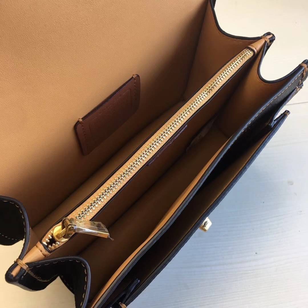 COACH Troupe Crossbody In Signature Canvas 2สี พร้อมส่งที่ไทยราคาสุดคุ้ม