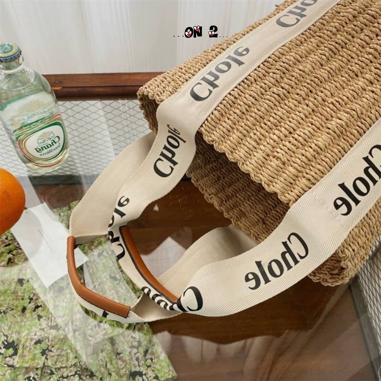 CHLOE small woody basket / Chloe bucket กระเป๋าสะพายสานทรงตะกร้า ใบเล็ก ยอดฮิตติดลมของแบรนด์ ด้วยวัสดุสังเคราห์จากธรรมชาติ สานทอเต็มใบออกมาเป็นลวดลายสวยงาม