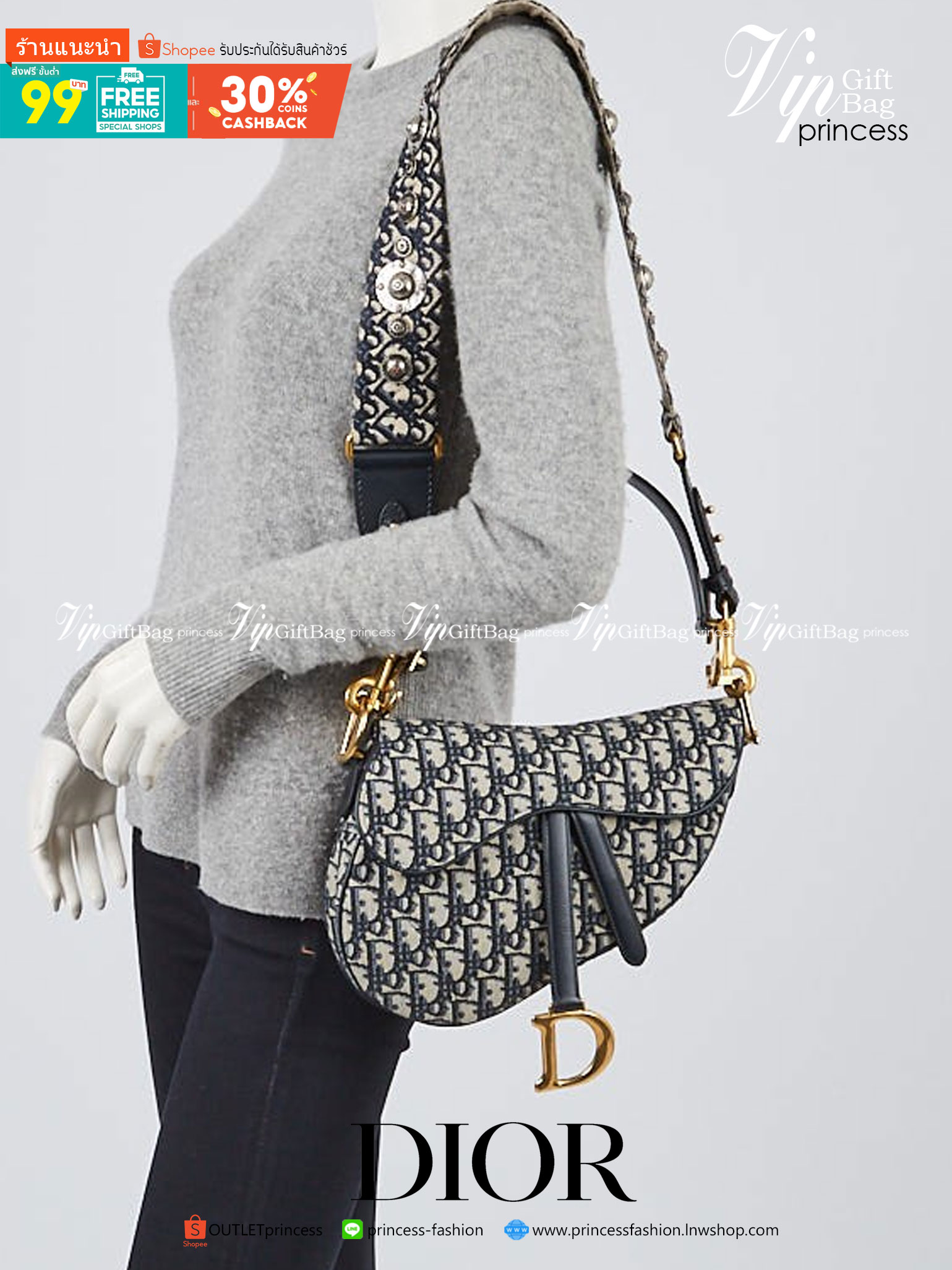 VIP GIFT CHRISTIAN DIOR Oblique Canvas Saddle Bag กระเป๋ารุ่นยอดนิยมตามแบบฉบับแบรนด์ ใช้งานได้ 2 แบบ สะพายยาว CROSSBODY และสายสั้นถือได้เก๋ๆ ลุคนี้คูลสุดๆ เลยค่าา ภาพถ่ายจากสินค้าจริง! สวยมาก พร้อมส่งที่ไทยราคาสุดคุ้ม สาวๆ ห้ามพลาดค่ะ!