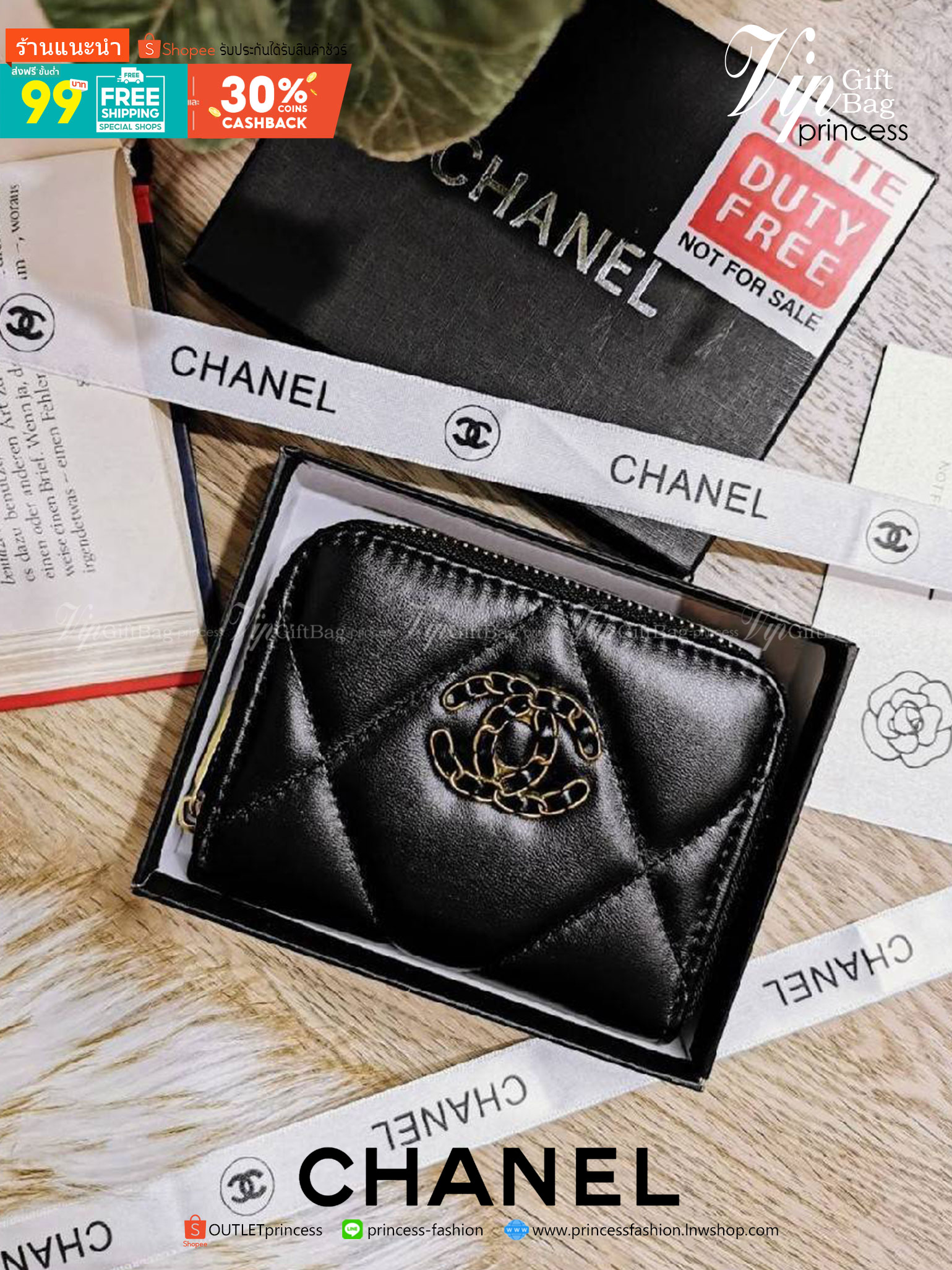 พรีเมี่ยมกิ๊ฟแท้ 100% 】CHANEL SHORT WALLET WITH ZIP VIP GIFT WITH PURCHASE (GWP) พรีเมี่ยมกิ้ฟรุ่นใหม่จาก Chanel Make Up Lotte Duty Free Korea วัสดุหนังนิ่มสีดำสวยหรูคลาสสิคด้านหน้าประดับโลโก้แบรนด์สวยดูดี