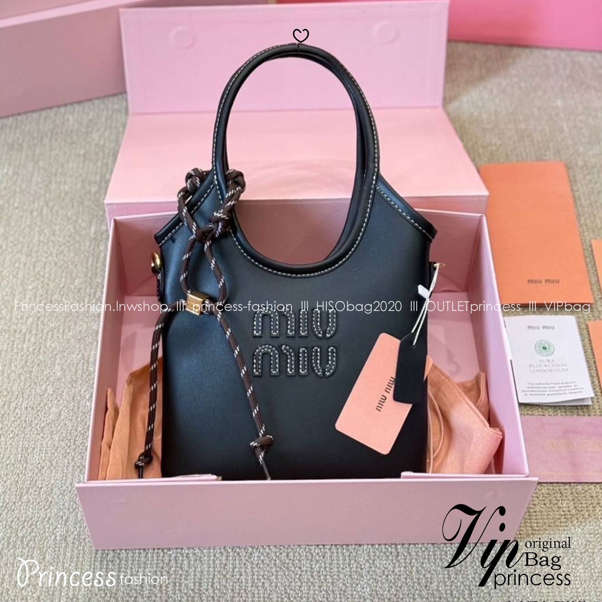 MIU MIU IVY leather handbag กระเป๋าถือทรงโท้ทงานหนังเรียบเต็มใบ ไซส์มินิมีความยูนิค พร้อมเชือกสุดคิ้ว ภายในเป็นช่องโล่ง ใส่ของสำคัญได้ พกพาไปไหนก็ได้