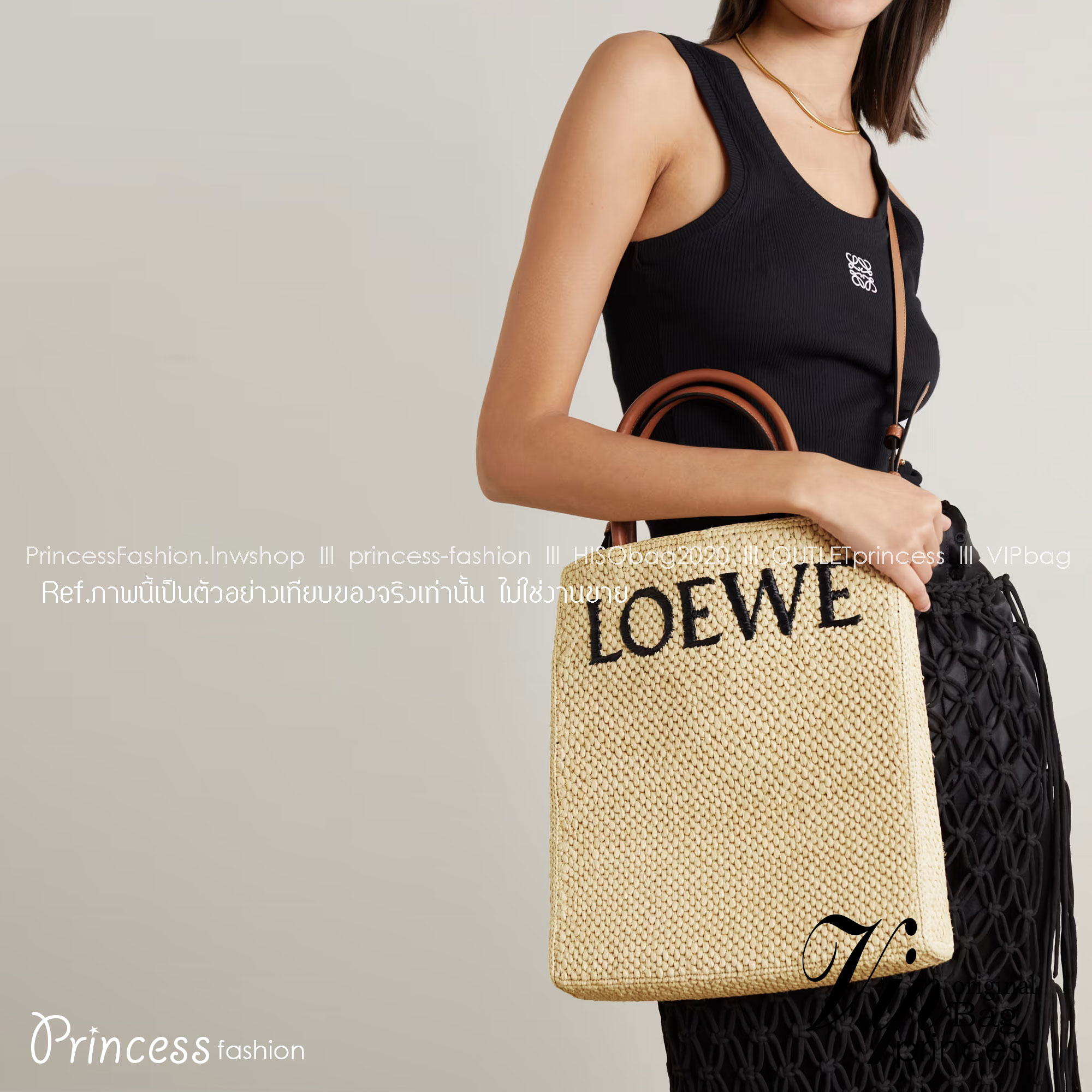 Loewe Leather-trimmed Raffia Tote / Loewe Tote Bag กระเป๋าโท้ท รูปทรงสวยงามสานเต็มใบ และยังโดดเด่นด้วยโลโก้ สีโทนอุ่น ทำให้ไอเท็มนี้ ภายในกระเป๋าใหญ่โล่งกว้าง ใบนี้เหมาะกับสายแฟชั่นมากๆ