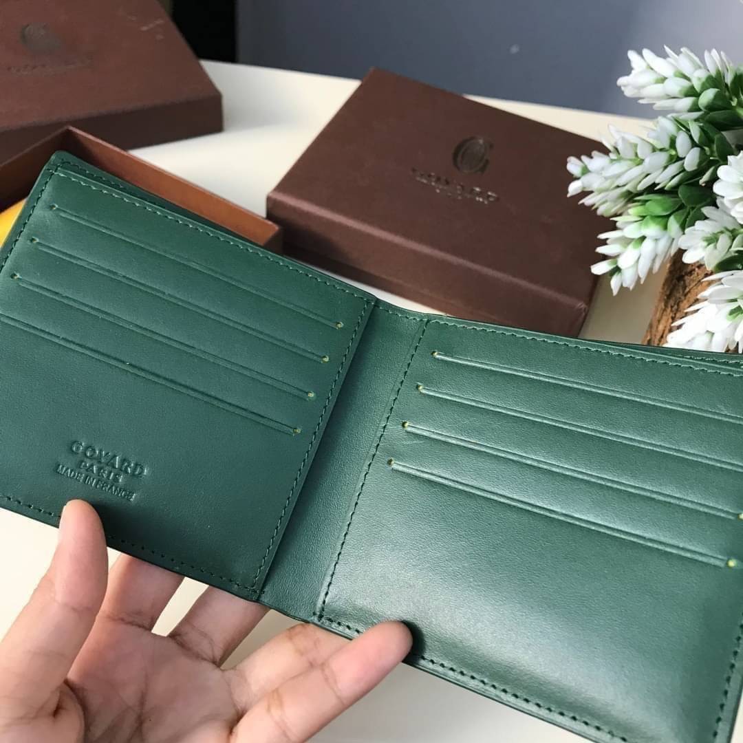 หนังแท้ GOYARD WALLET / GOYARD Victoire Bifold Wallet พร้อมส่งที่ไทย กระเป๋าสตางค์ผู้ชายใบสั้น พร้อมส่ง 6 สี พร้อมกล่องแบรนด์สวยหรูน่าใช้มากค่ะ อีกรุ่นที่ยอดขายไม่เคยตก 🤑🤑 ใบจริงดูผู้ดี ดูแพง!! ภายในมีช่องใส่บัตรได้เยอะ ใส่ธนบัตรได้ทุกใบ ห