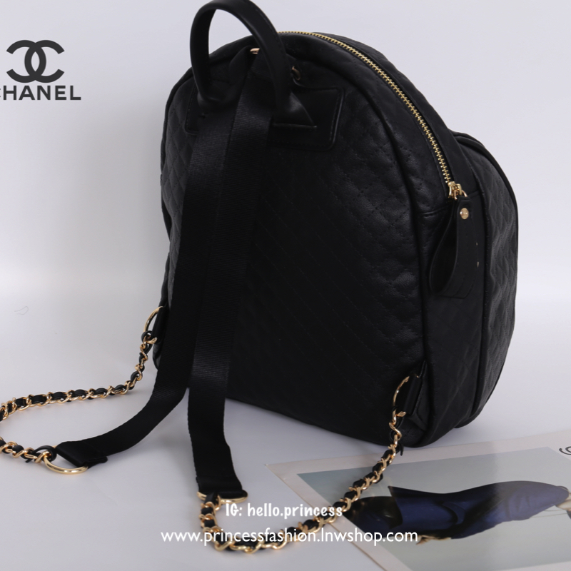 Chanel Backpack VIP Gift With Purchase (GWP) New arrival! กระเป๋าสะพายเป้ Limited Edition VIP. GIFT ของแท้! จาก Chanel Perfume Counter ขนาดน่ารักกำลังดี น้ำหนักเบา วัสดุหนังลายตาราง ด้านหน้าปักโลโก้แบรนด์สวยหรู เปิดปิดด้วยซิปสะดวกใช้ หัวซิปแบรนด์ อะไหล่ทอ