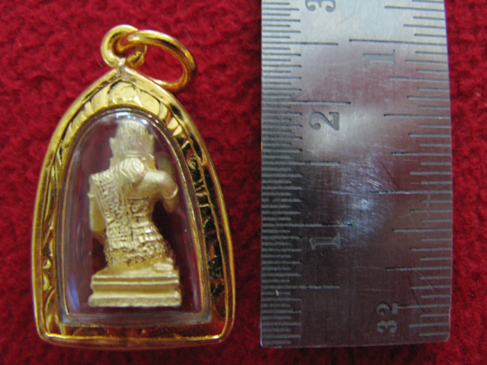 จี้นางกวักเนื้อทองพ่นทรายเลี่ยมทองไมครอนพร้อมใบคาถาค่ะ