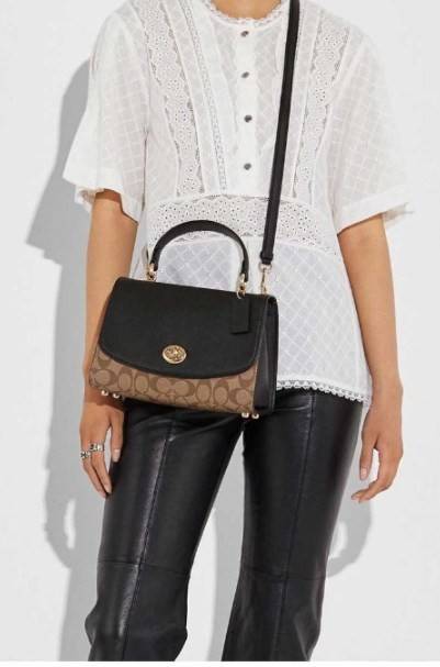 สวย หรู ดูดี รุ่นนี้กัยเลยค่า!! COACH TILLY TOP HANDLE SATCHEL IN SIGNATURE ((76620)) พร้อมส่งความสวย ห้ามพลาดค่ะ! กระเป๋าหิ้ว//คล้องมือ//สะพายข้างได้ ทรงสวย หนังแท้เรียบ+ลายCได้สวยงามค่ะ เปิดปิดกระเป๋าแบบหมุนล็อค ภายในมีช่องหลักใส่ของ2ช่อง สามารถใส่กระเป