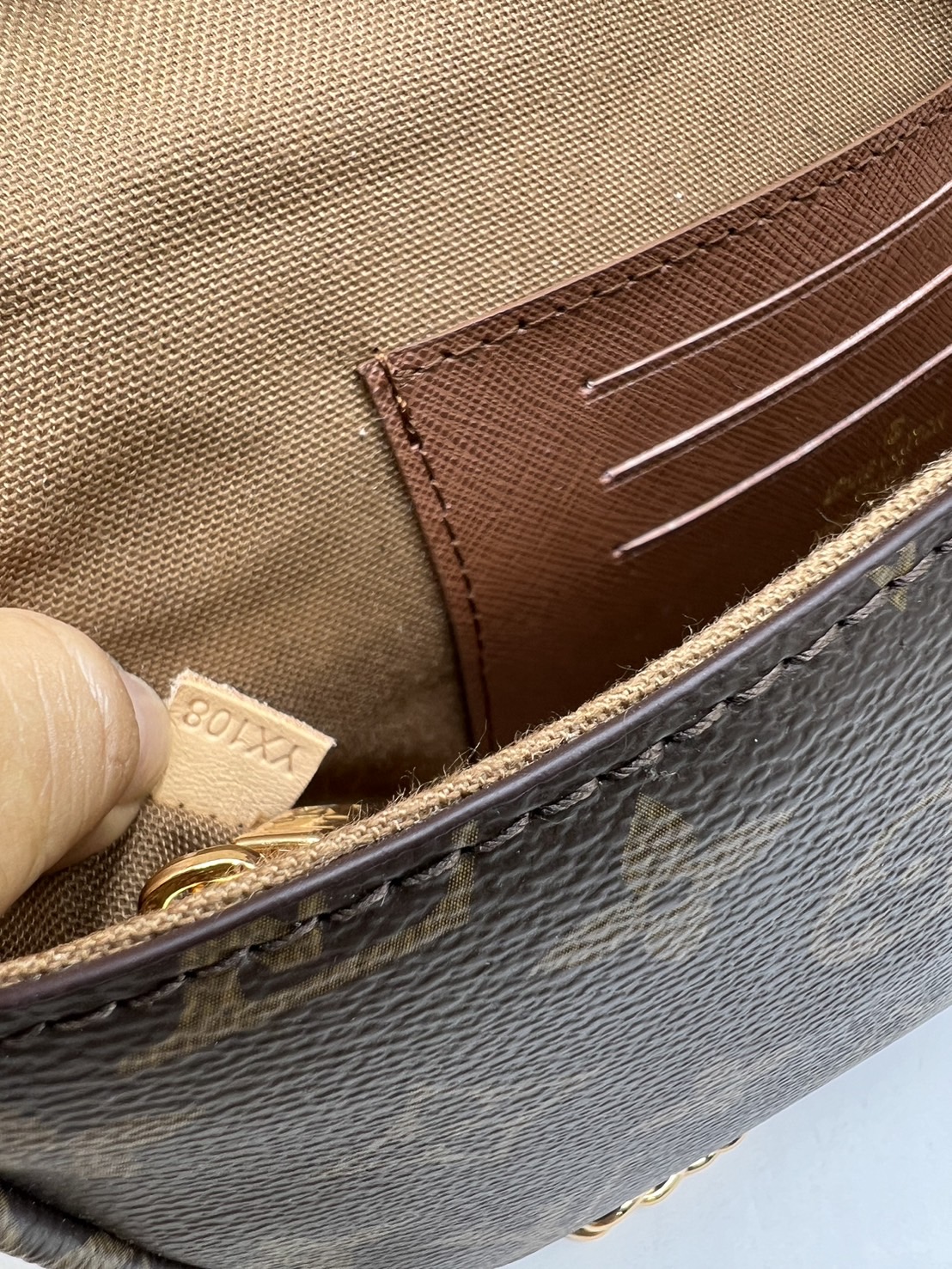 LV Wallet on Chain Ivy / LV IVY BAG กระเป๋าสะพายรุ่นยอดนิยม ใช้งานได้ทั้งธีมกลางวันและกลางคืน สวยหรู ดูแพงที่ถูกต้องมาก เกรดออริ 1:1 ใช้งานต่างประเทศได้