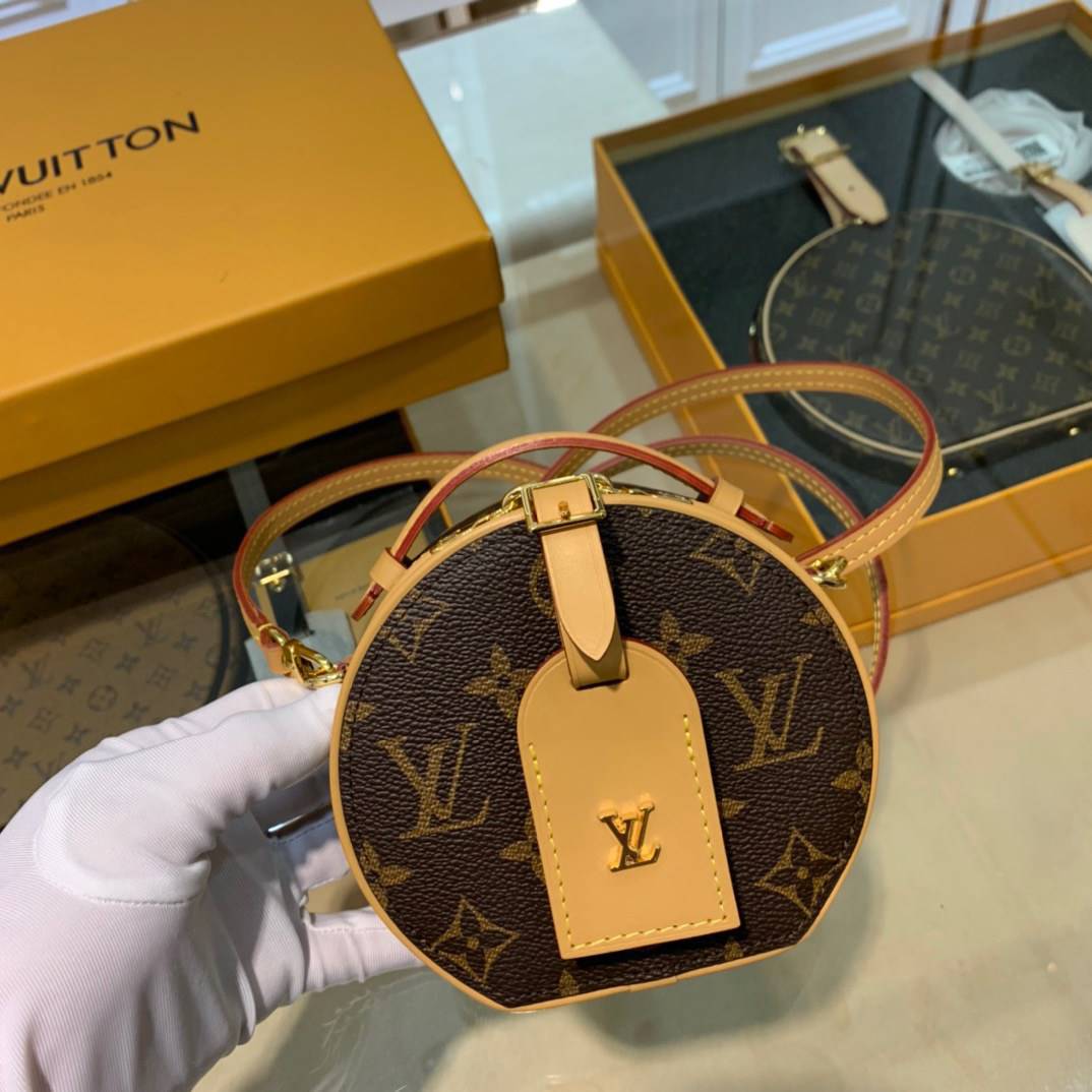 หนังแท้ LOUIS VUITTON MINI BOITE CHAPEAU พร้อมส่งที่ไทย งานหนังแท้เกรดเทพออริจินอล ไปไหนก็ได้ทั่วโลก สวยมากกกก ภาพสินค้าถ่ายจากงานขายจริงค่ะ