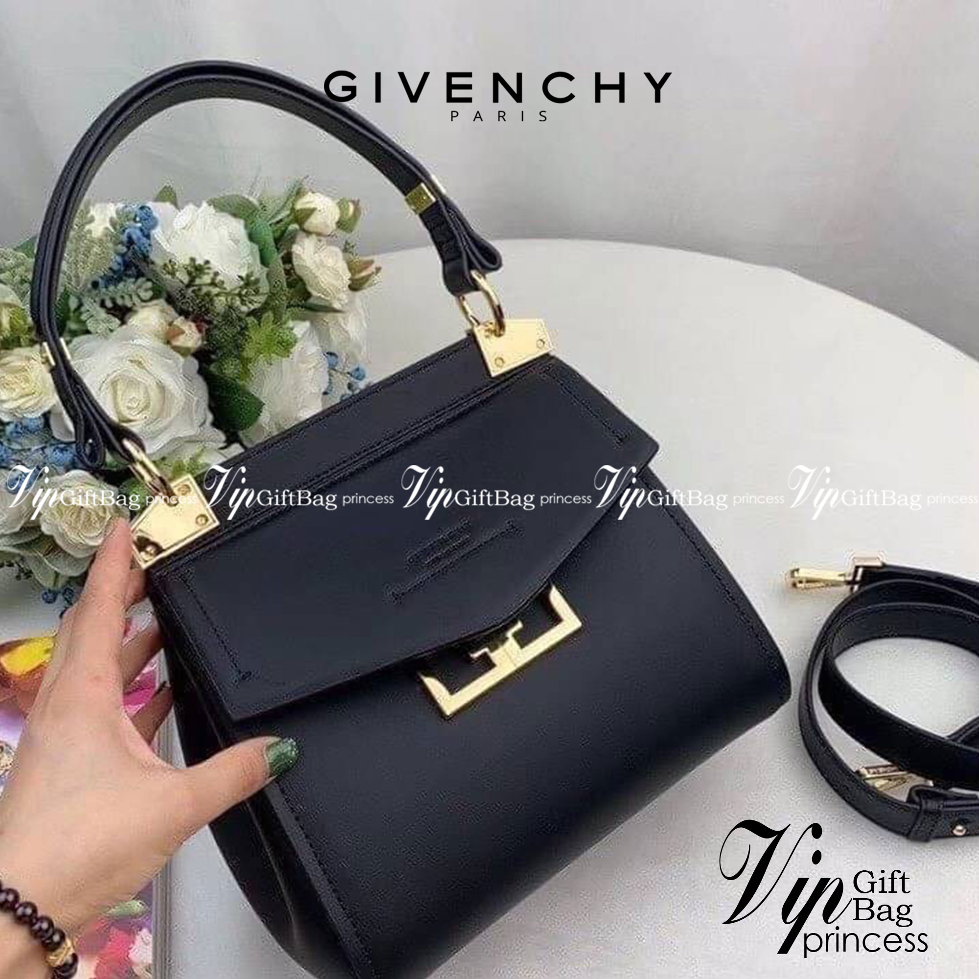 หนังแท้ Givenchy Mini Mystic Calfskin Leather Satchel / Givenchy Top Handle Bag กระเป๋ารุ่นใบใหม่จากแบรนด์หรู การออกแบบเชิงมุมโดดเด่นด้วยแผ่นปิดสามเหลี่ยมที่มีรายละเอียดพร้อมการปิดด้วยแม่เหล็ก double-G พกติดตัวไว้ที่หูหิ้วด้านบนหรือสวมสายสะพายทรงเรียวเพื่