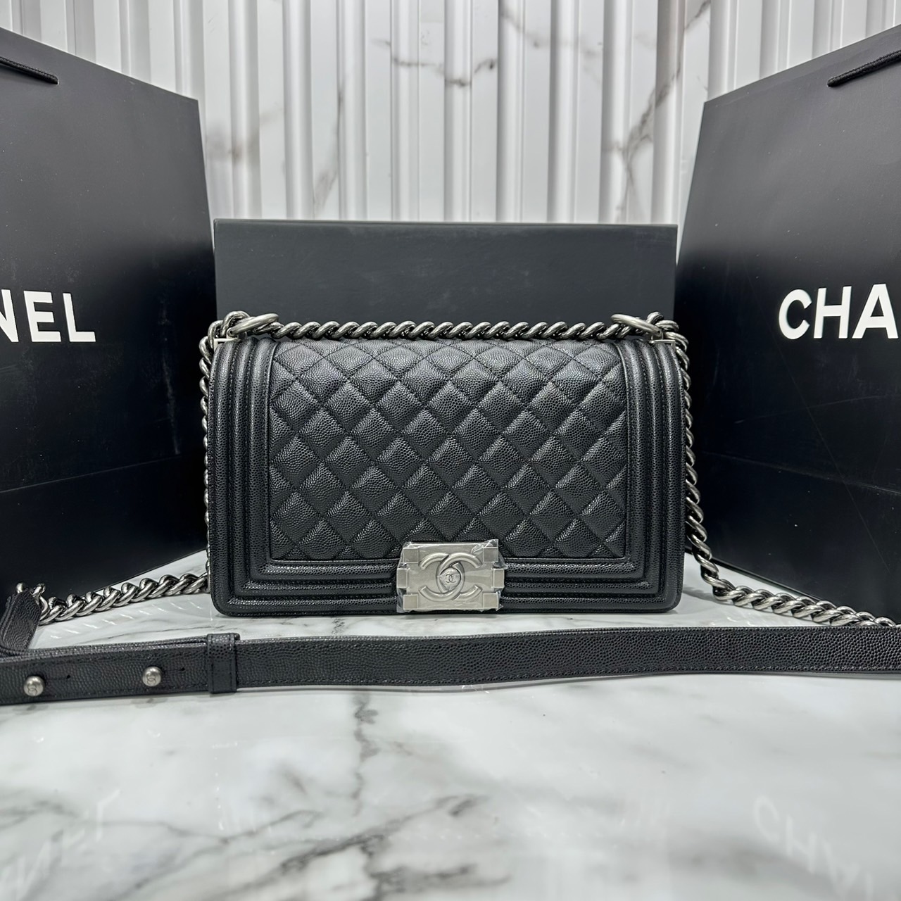 ORI หนังแท้ | CHANEL Boy 25cm shoulder bag กระเป๋าสะพายรุ่นยอดนิยม หรูหราระดับตำนาน สวยงามเหนือกาลเวลา