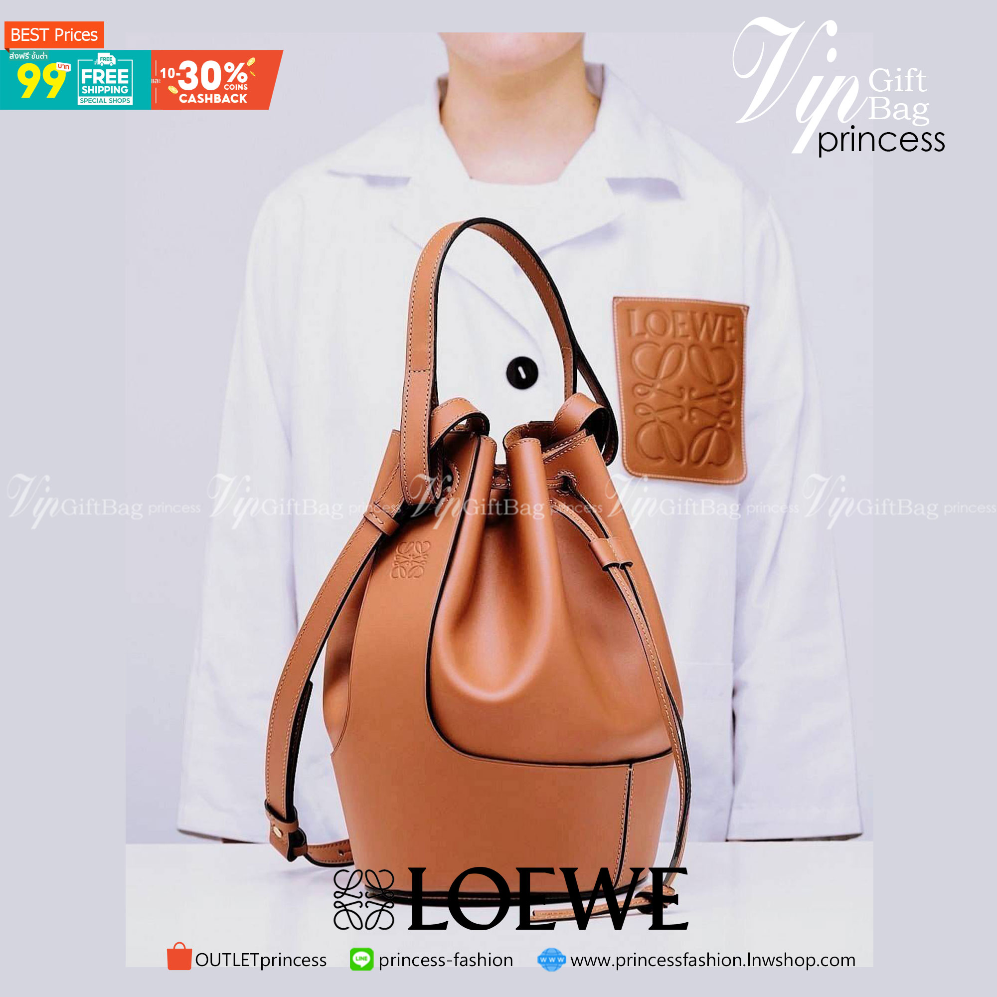 LOEWE LEATHER BUCKET BAG VIP GIFT WITH PURCHASE GWP กระเป๋าถือหรือสะพายหนังแท้พรีเมี่ยมกิ๊ฟ Limited จาก LOEWE PERFUME DUTYFREE COUNTER รุ่นใหม่ล่าสุด Rare items สุดเลอค่า วัสดุหนังแท้ Lambskin หนังสวยอยู่ทรง ขนาดใหญ่กำลังดี น้ำหนักเบา ดูแลรักษาง่ายภายในโล
