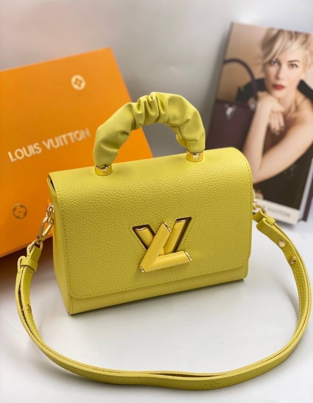หนังแท้ LOUIS VUITTON Scrunchie Twist Bag พร้อมส่งที่ไทย เกรดออรินอลงานหนังแท้ทั้งใบ ภาพสินค้าถ่ายจากงานขายจริง ใช้งานต่างประเทศได้