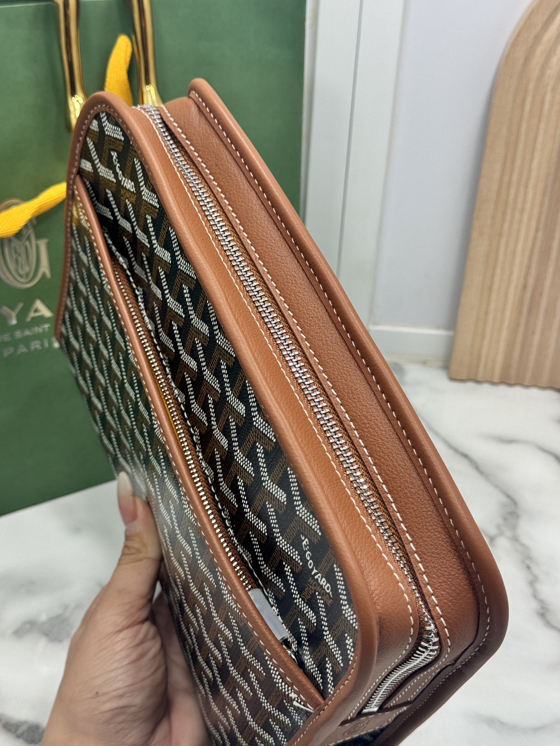 ORI หนังแท้ | Goyard Jouvence MM Toiletry Bag / Goyard Clutch bag กระเป๋าทรงคลัชกะทัดรัด เหมาะสำหรับการเก็บของในแนวตั้งและป้องกันการหกหรือรั่วไหล แคนวาสทำความสะอาดง่าย