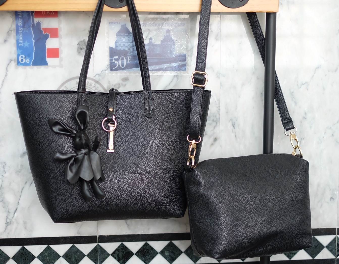 NEW Collection 2017 ' KEEP Infinite tote bag ' 👑หนังกระเป๋าสวยมาก ส่วนเรื่อง ความจุ ความคุ้ม ไม่ต้องพูดถึง 😆 ใบนี้ตอบทุกโจทย์เลยคะ แถม ซื้อ 1 ได้ ถึง 2 ใบอีกด้วย โอ้ย !! ใบนี้ เลิศมากคะ กระเป๋า ถือ//สะพายข้าง หนังสวยๆ มาพร้อมพวงก