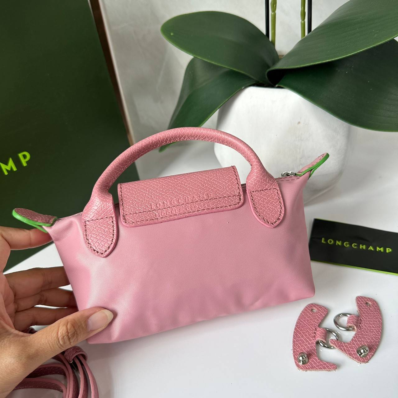 LONGCHAMP LE PLIAGE ORIGINAL Pouch with handle กระเป๋าใบเล็กขนาดกระทัดเหมาะกับใส่ของจำเป็นจุกจิก