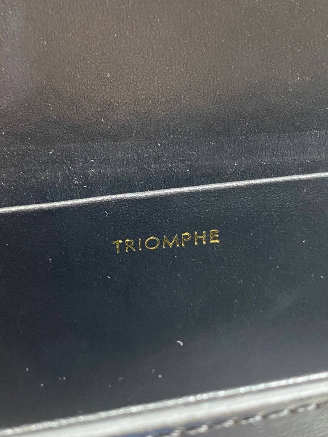 หนังแท้ CELINE CHAIN SHOULDER BAG / CELINE TRIOMPHE พร้อมส่งที่ไทย กระเป๋าเรียบหรูและดูทันสมัย ให้คุณเลือกสะพายในชีวิตประจำวันเข้ากับการแต่งตัวสบาย ๆ หรือจะสะพายออกงานปาร์ตี้สังสรรค์ก็ช่วยให้คุณดูโดดเด่น มีรูปทรงที่ดูแข็งแรงจึงไม่เสียรูปทรงแม้ใส่ของจำนวนม