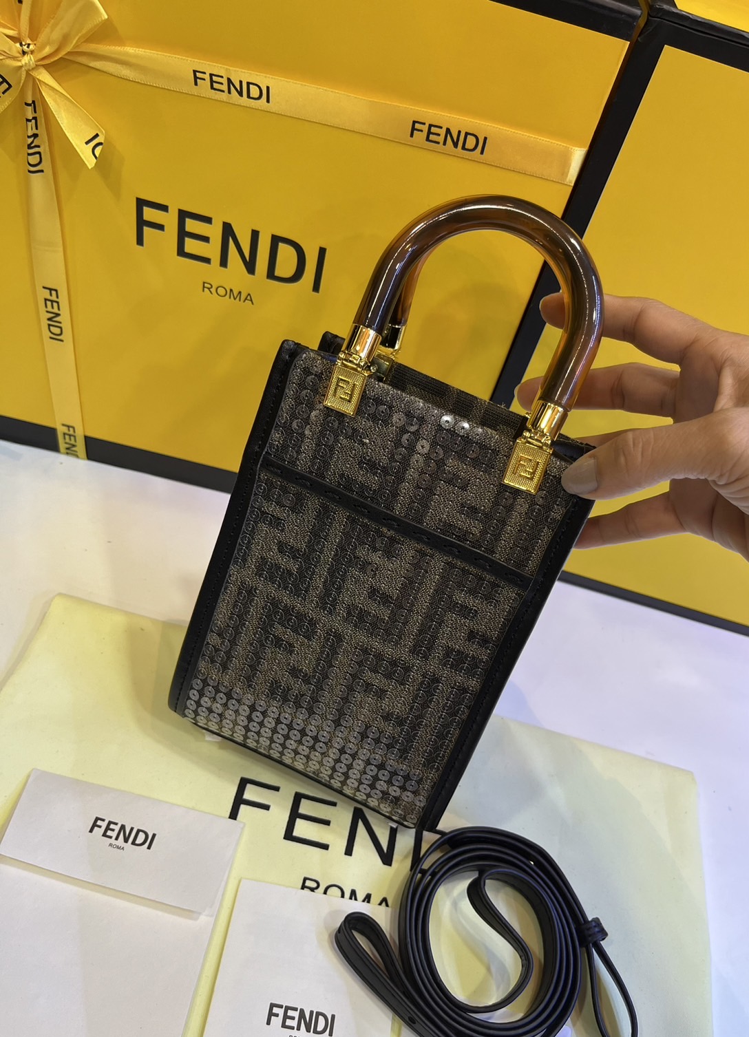 FENDI Mini Sunshine Shopper jacquard FF motif with shiny transparent sequins / Fendi Tote bag พร้อมส่ง กระเป๋าสะพายทรงมินิโท้ท ปักเลื่อมแวววาว รุ่นใหม่ สวยหรู **สินค้าเกรดออริจินอล 1:1 สลับแท้