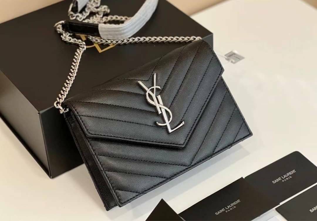 VIP 🥂 YSL WOC 8" YVES Saint Laurent Chain Wallet Envelope Woc Monogram Black Leather Cross Body Bag กระเป๋าเงิน wallet on chain ที่มาพร้อมสายสะพายแบบโซ่ ขนาด 8” งานหนังสวยติดโลโก้ YSL มีทั้งอะไหล่เงิน ทอง และดำ ด้านในมีช่องซิป และช่องใส่การ์ด