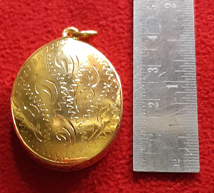 สินค้าหมดค่ะ ล็อกเก็ตพระสุพรรณกัลยาพื้นสีเขียวพิมพ์ใหญ่เลี่ยมทองไมครอนพร้อมใบคาถาค่ะ