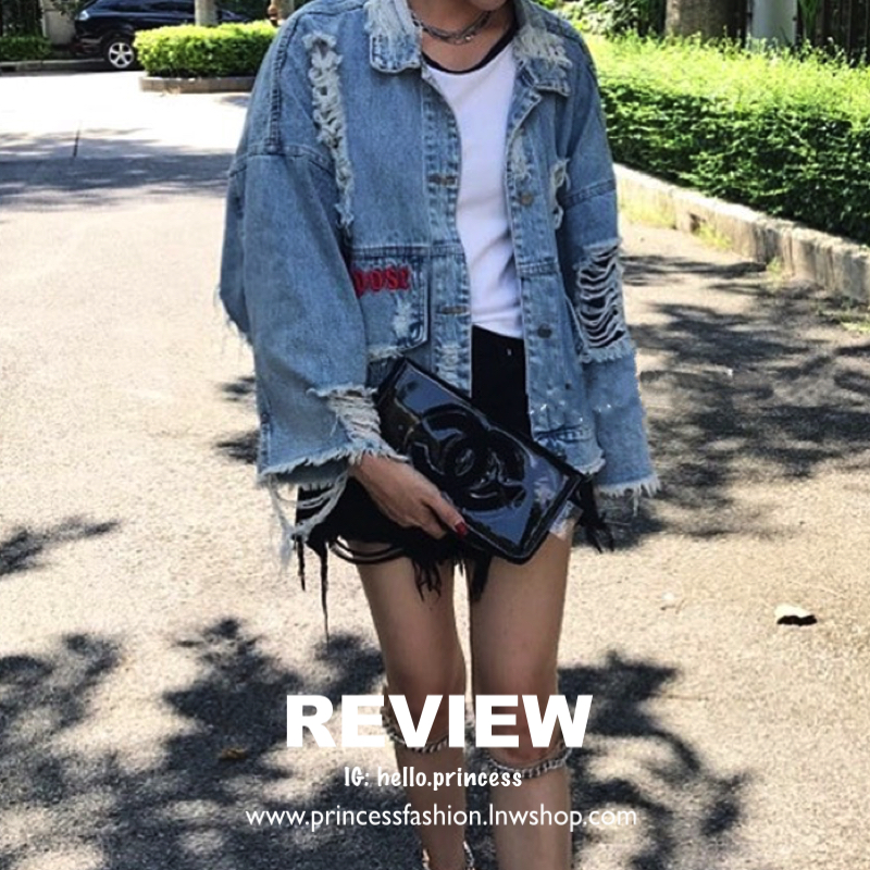 Chanel shoulder & cloth bag กระเป๋าสะพายทรง cluth ขนาดกำลังน่ารัก วัสดุหนังแก้ว เปิดปิดด้วยกระดุมแม่เหล็ก ภายในโล่งบุเฟอขนนุ่ม ใส่กระเป๋าสตางค์ยาวได้ มาพร้อมสายสะพายโซ่ หรือจะเก็บสายถือเป็น cluth ออกงานก็ดูดี มากับราคาสุดคุ้มค่ะ