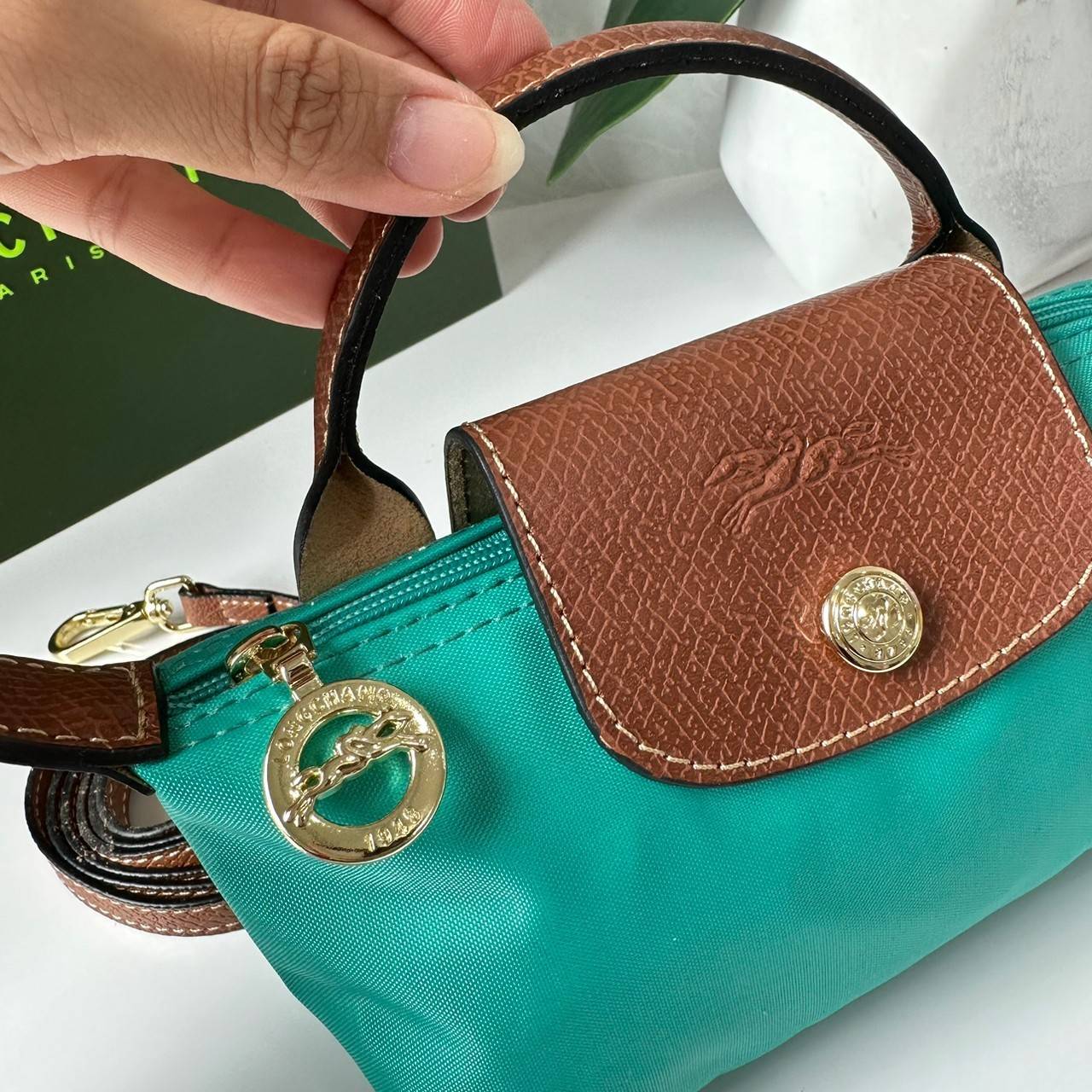 LONGCHAMP LE PLIAGE ORIGINAL Pouch with handle กระเป๋าใบเล็กขนาดกระทัดเหมาะกับใส่ของจำเป็นจุกจิก กันน้ำได้ พร้อมส่ง