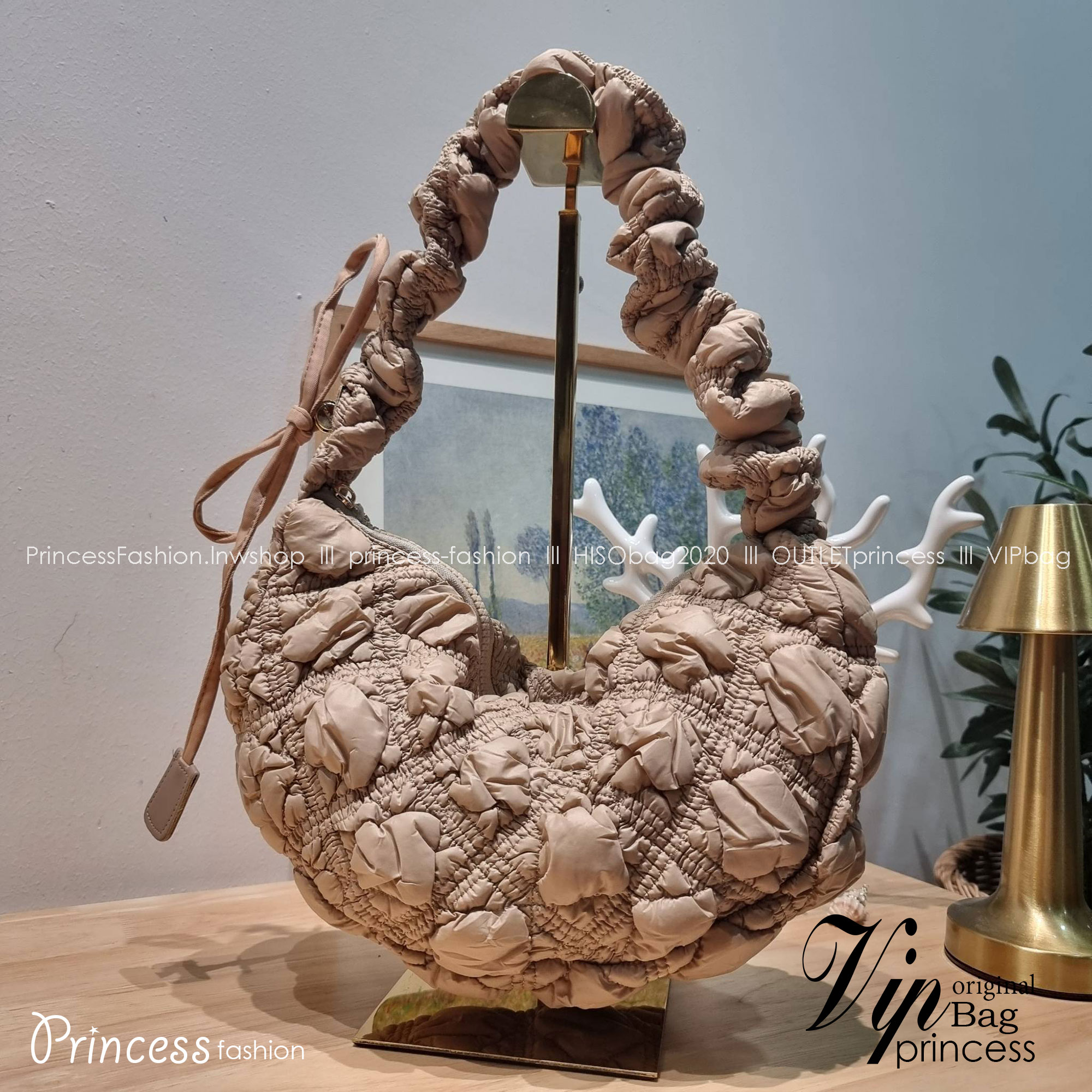 Carlyn cozy bag / Carlyn glaze bag 13 สีพร้อมส่ง อีกหนึ่งคอลเด็ด ที่ฮิตแบบฉุดไม่อยู่ กับไอเท็มนุ่มนิ่มจากเกาหลี พร้อมสีใหม่ล่าสุด กระเป๋าสะพายก้อนเมฆสุดเก๋ ที่สามารถใช้ได้หลากหลาย