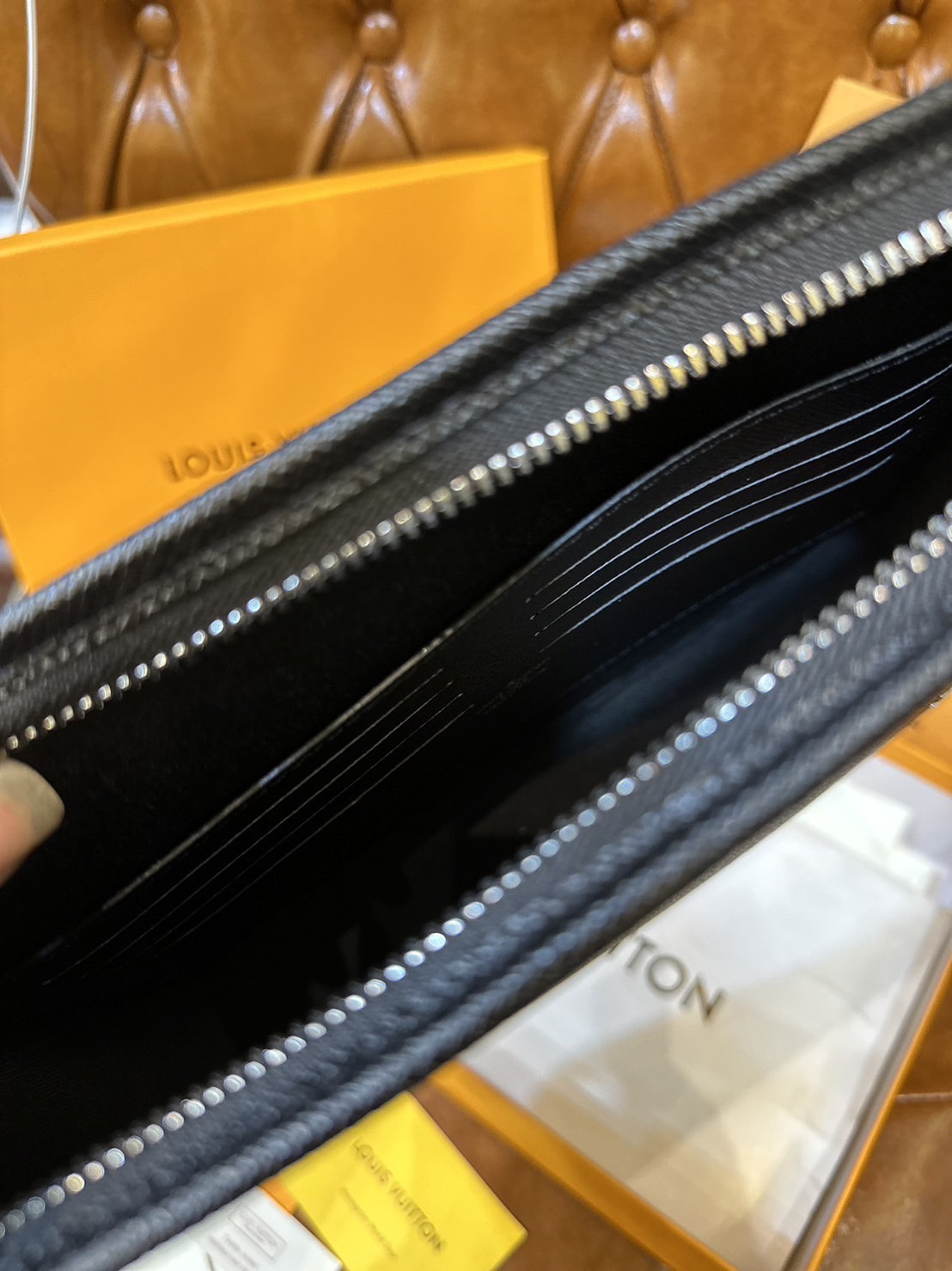 พร้อมส่ง 15 แบบ LV Pochette Voyage MM / LV Clutch กระเป๋าถือทรงคลัช ทรงพอช เกรดออริ สลับแท้ 1:1 ใช้ต่างประเทศได้ ใช้ได้ทั้งชายหญิง
