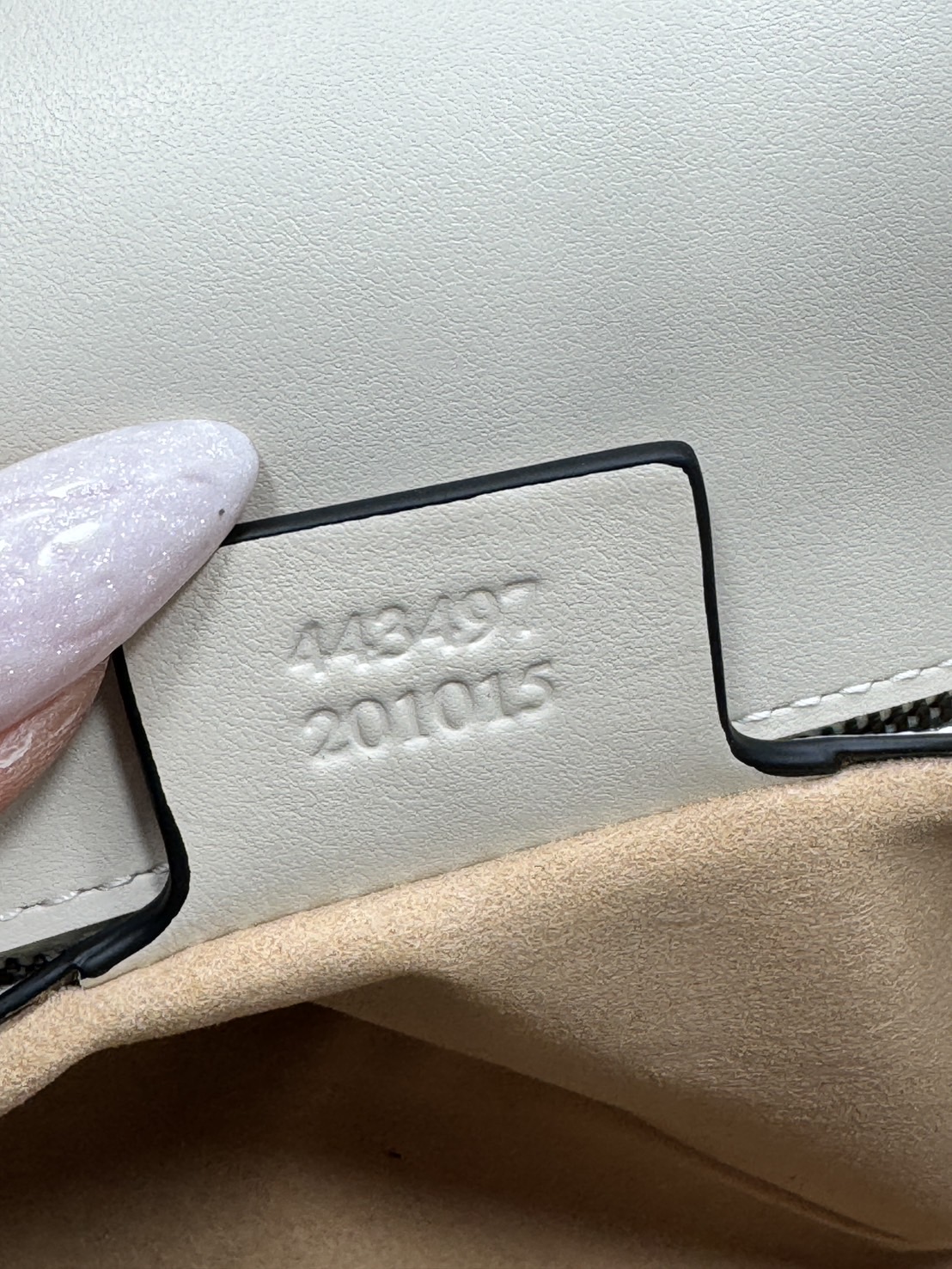 ORI | หนังแท้ GG Marmont small shoulder bag กระเป๋าสะพายข้างรุ่นคลาสสิค ดูแพง อัพลุคได้สบายๆ ด้านหลังดีไซน์รูปหัวใจ