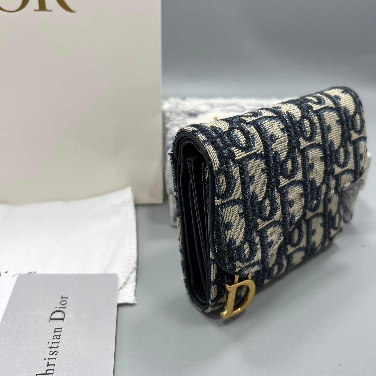 TopORI DIOR SADDLE LOTUS WALLET Oblique Jacquard / Dior wallet กระเป๋าสตางค์ 3 พับ พร้อมส่ง 2 สี **สินค้าเกรดท็อปออริจินอล 1:1 สลับแท้ งานสวยตามรูป ภาพถ่ายจากงานขายจริง ใช้งานต่างประเทศได้