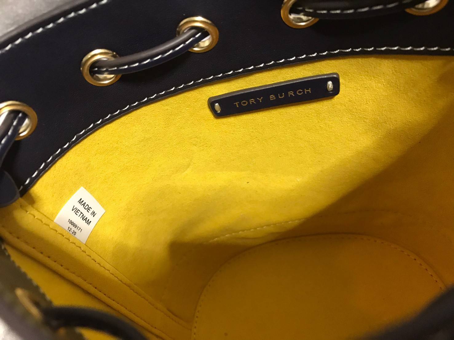 ของแท้ 💯% 】Tory Burch Monogram Jacquard Mini Bucket Bag กระเป๋าถือหรือสะพายไหล่ วัสดุผ้า Canvas โลโก้ Jacquard ทรงถัง ตั้งอยู่ทรง กระเป๋าปักลายแบรนด์ สวยหรู