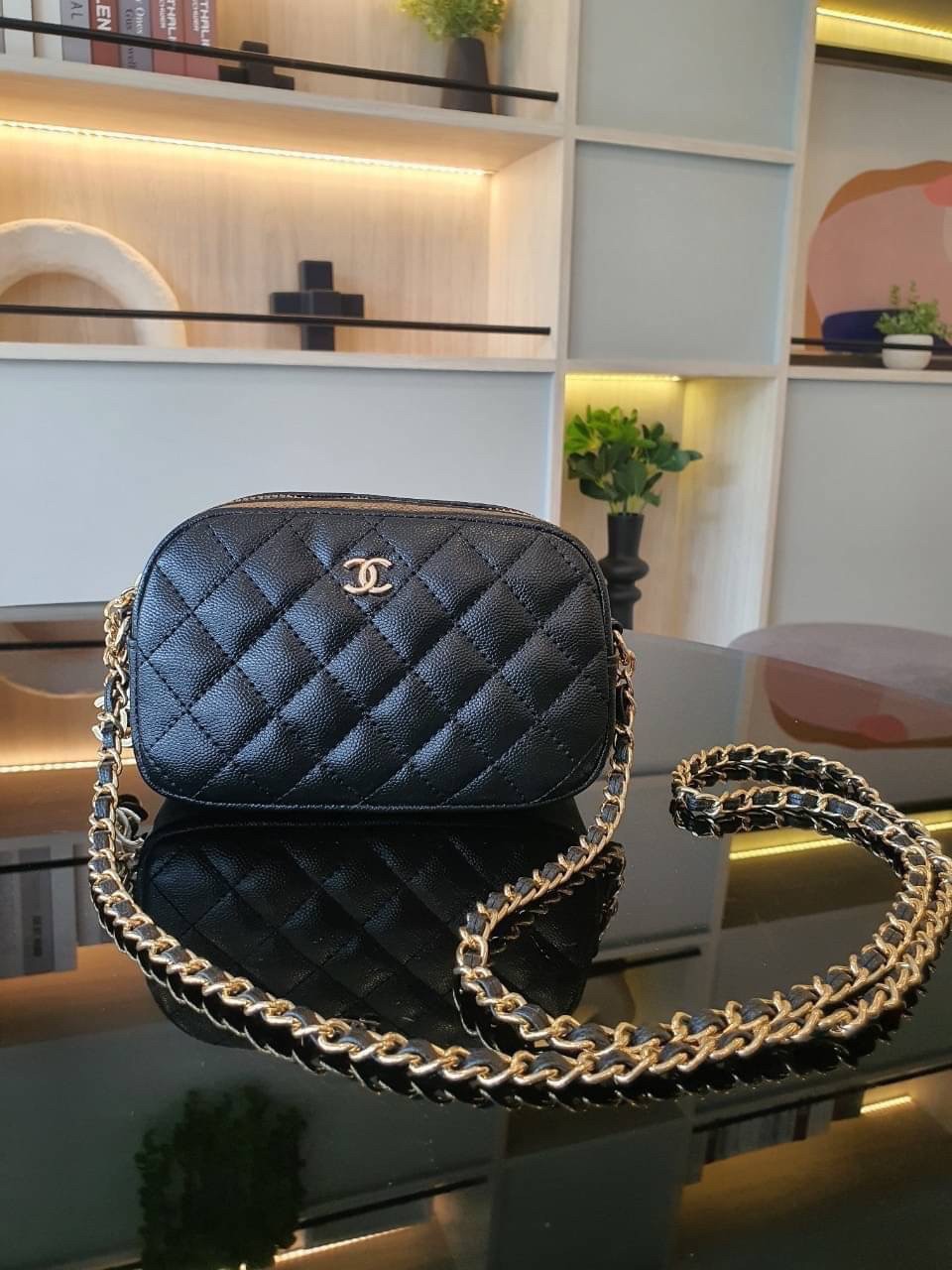Chanel Camera Bag / CHANEL VIP CROSSBODY CHAIN BAG กระเป๋าทรงสะพายข้าง ที่กำลังมาแรงมาในตอนนี้ ตัวกระเป๋าเป็นกระเป๋าสตางค์หนังพียูพรีเมี่ยมลายคาเวียร์ อะไหล่ทองทั้งใบ
