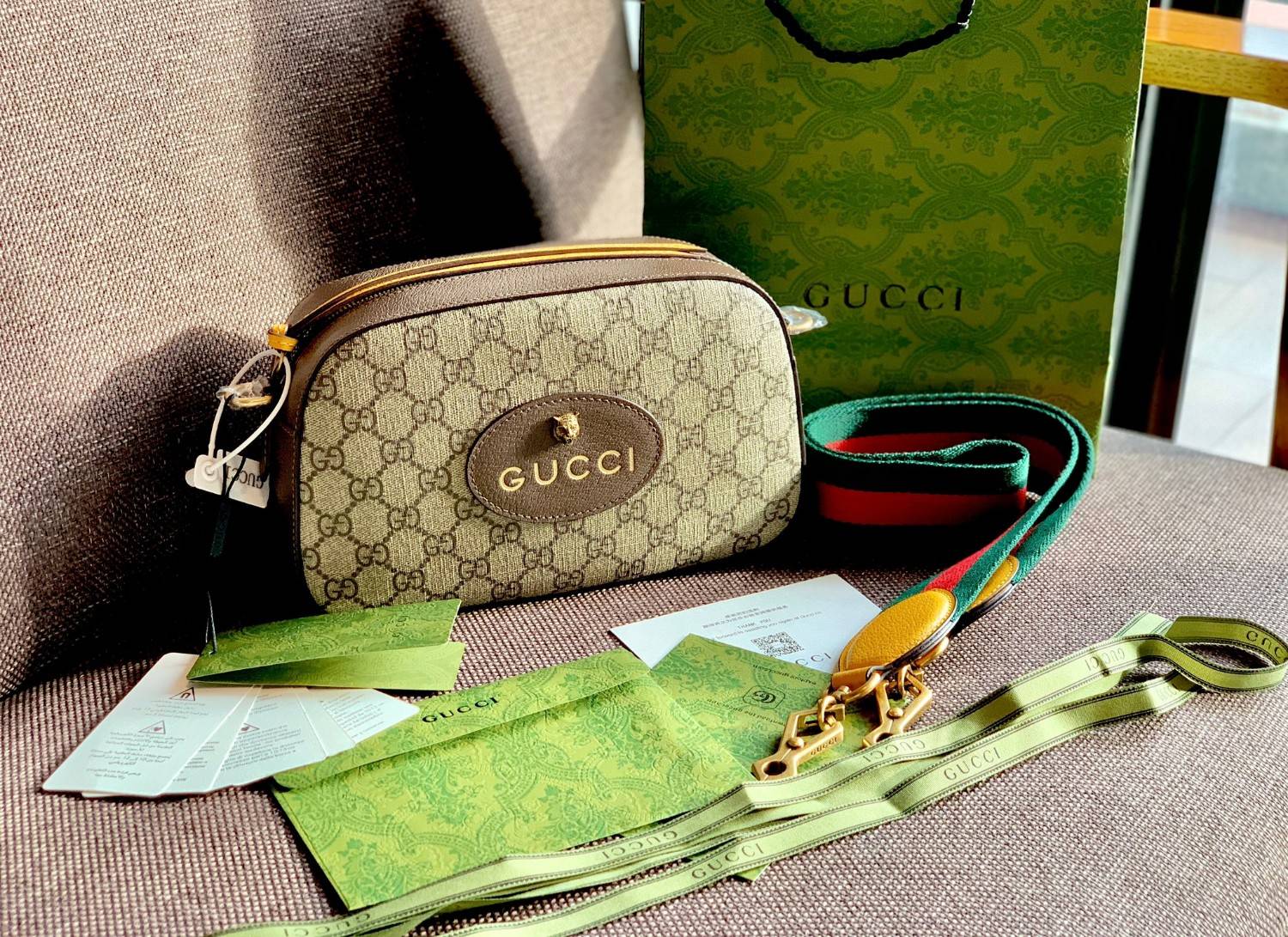 ORI หนังแท้ GUCCI GG SUPREME MESSENGER BAG กระเป๋ารุ่น Unisex ใช้ได้ทั้งหญิงชาย อีกหนึ่งไอเทมที่ต้องมีติดตัวสักใบค่ะ กระเป๋าสะพายข้างหรือครอสบอดี้ร์ งานหนังแกะแท้คุณภาพเกินราคา