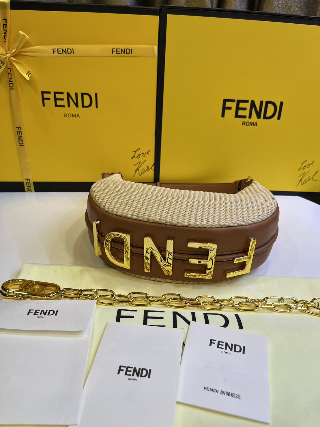 FENDI Fendigraphy Small Natural straw bag / Fendi hobo bag 25cm พร้อมส่ง กระเป๋าสะพายไหล่เฟนดิ Natural straw รุ่นใหม่ สวยหรู **สินค้าเกรดออริจินอล 1:1 สลับแท้