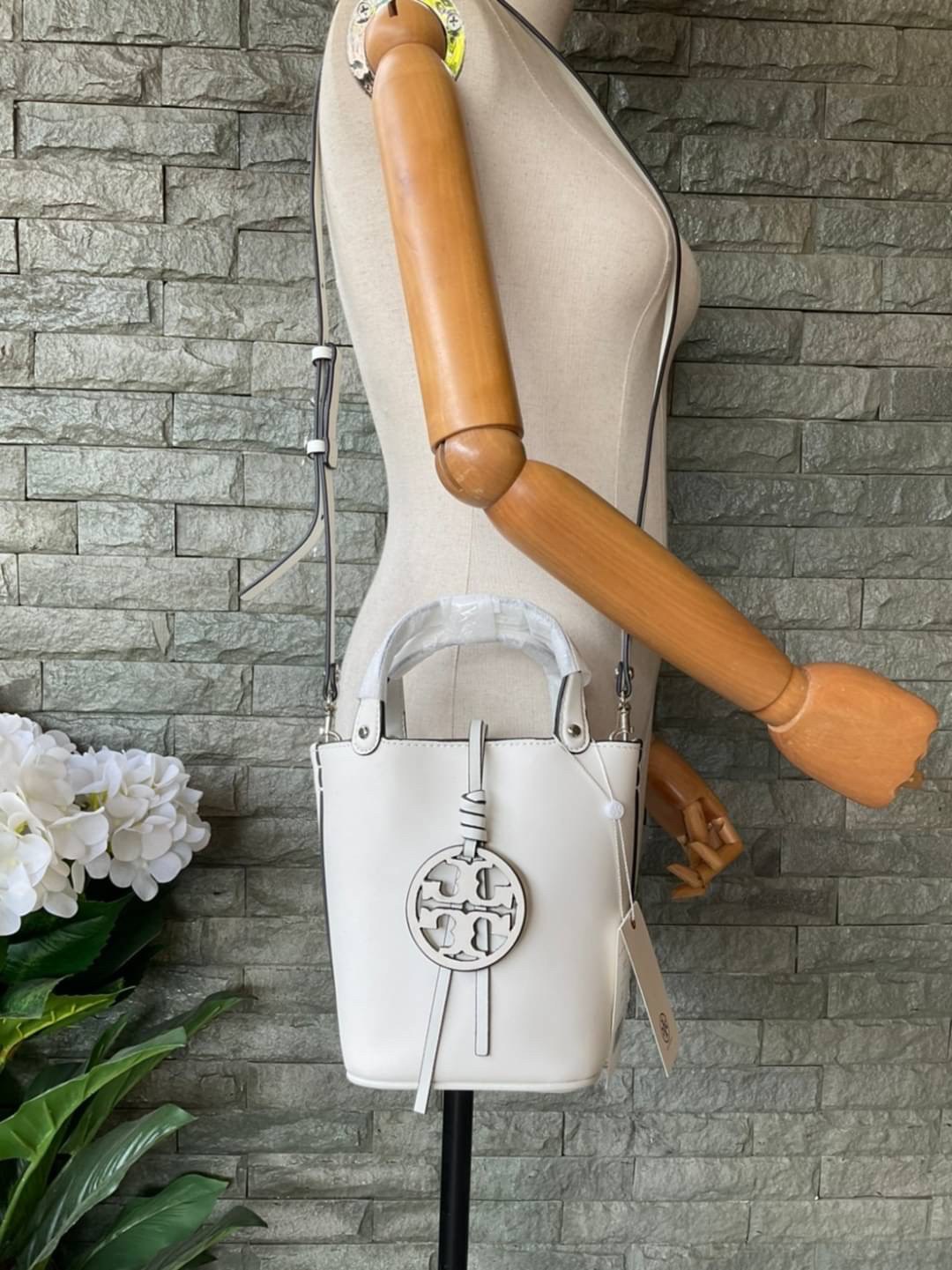 TORY BURCH LEATHER BUCKET BAG MILLER MINI BAG รุ่น 55222 กระเป๋าสะพาย Crossbody ทรงถังสวยสุดฮิต เป็นรูปทรงใหม่