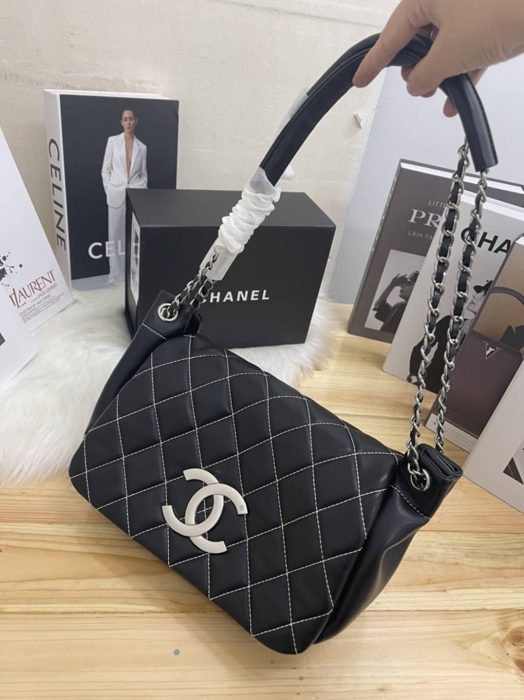 Chanel Leather Shoulder Stitch Bag / Chanel Wild Stitch Handbag กระเป๋าสะพายข้าง งานหนังเต็มใบ อะไหล่เงิน พร้อมส่งที่ไทย ภาพถ่ายจากงานขายจริง ใช้งานต่างประเทศได้