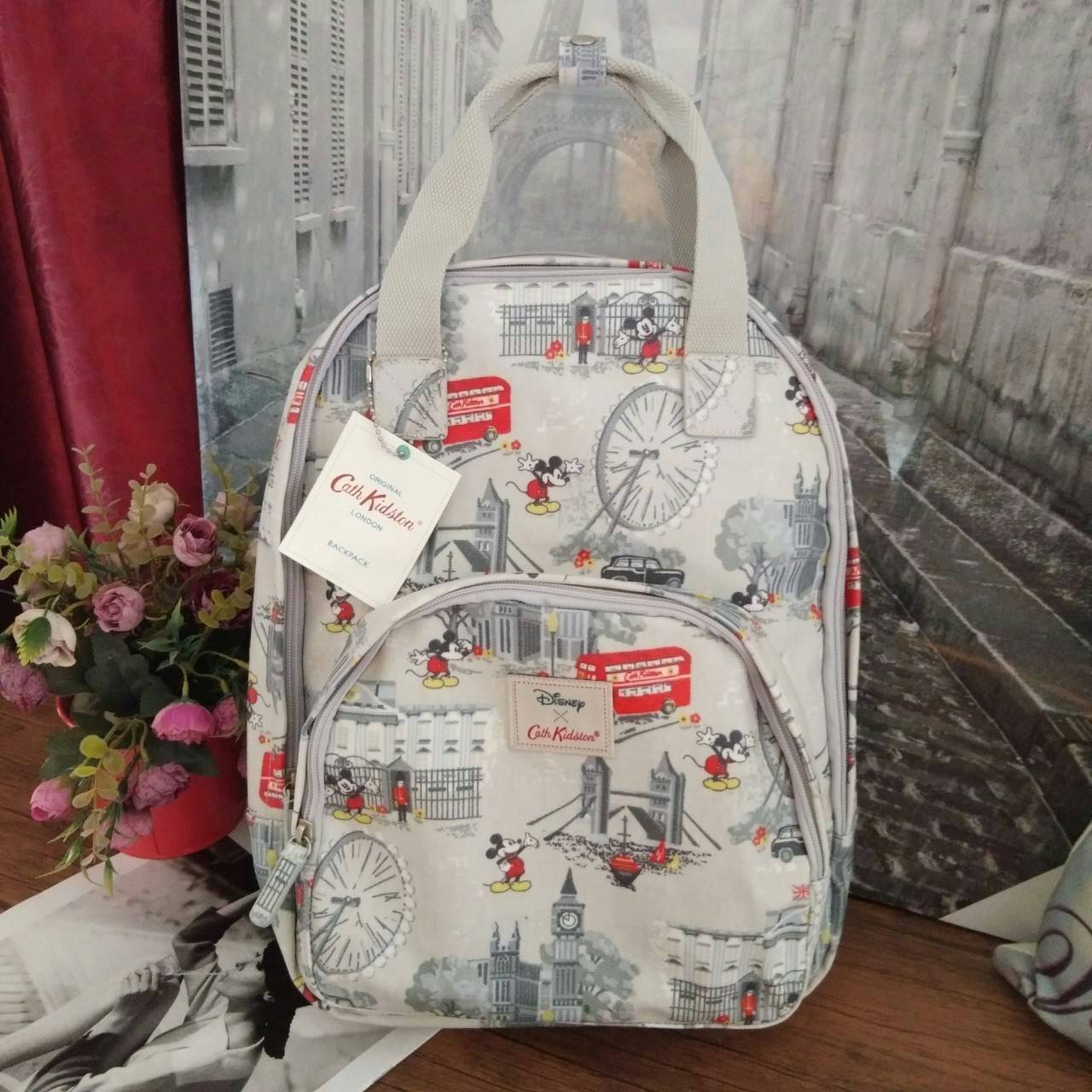 Cath Kidston Backpack Bag - กระเป๋าเป้ สไตล์วินเทจสุดฮิต - เปิด/ปิดกระเป๋าด้วยซิปรอบ - ภายใน มีช่องซิปใหญ่ใส่ของ 2 ช่อง จุของได้เยอะ - ด้านหน้ามีช่องซิปเล็ก 1 ช่อง