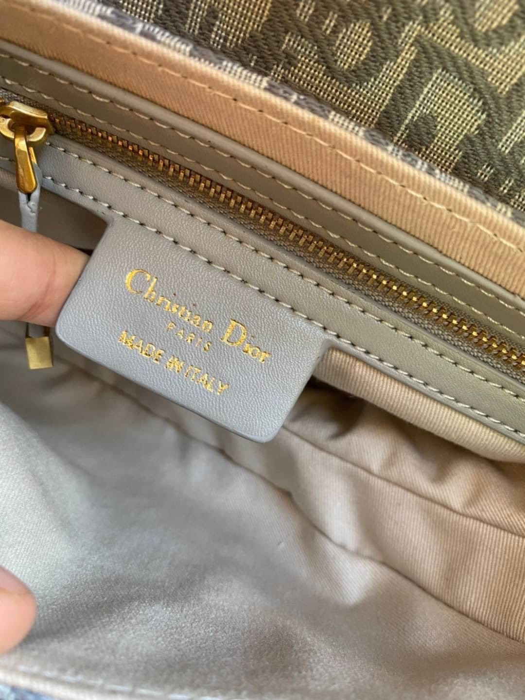 ORI หนังแท้ | Dior Saddle Bag Gray Dior Oblique Embroidery กระเป๋าสะพายทรงสวยไม่ซ้ำใคร กิมมิคในตัว ดูแพง ดีไซน์ย้อนยุค เรียบหรูเป็นเอกลักษณ์