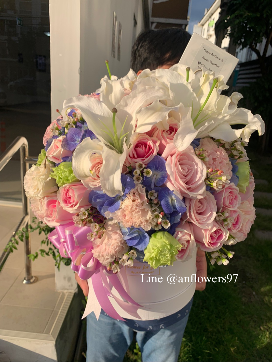 Flowers box ดอกไม้โทนสีชมพูฟ้าแซมลิลลี่