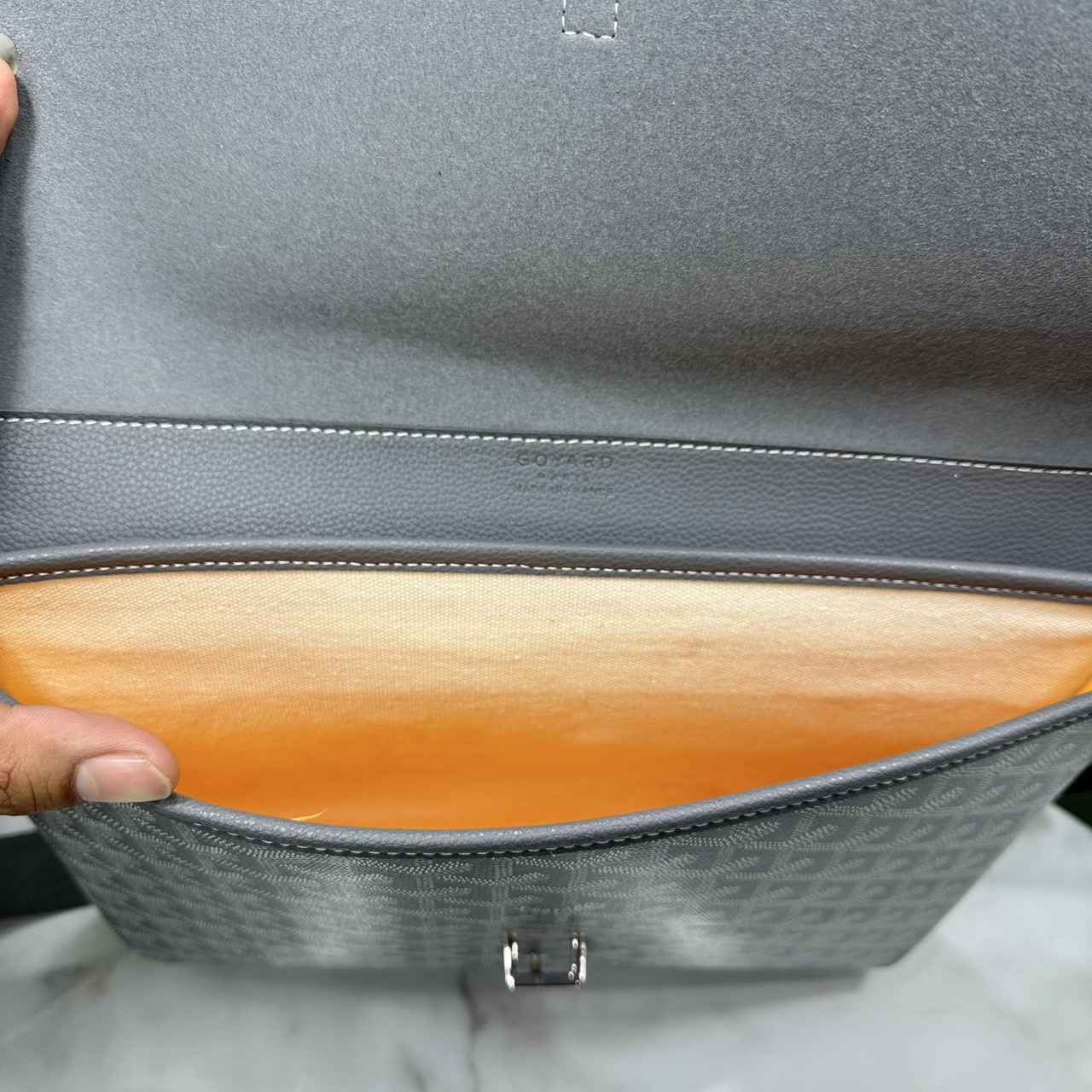 ORI หนังแท้ | Goyard Coursier Messenger bag กระเป๋าแมสเซ็นเจอร์ดีไซน์ใหม่ กะทัดรัดใช้งานได้อย่างคล่องตัว เหมาะมากสำหรับสายสปอร์ต ที่สุดของความหรูตอบโจทย์การใช้งาน ใบจริงสวยงามตามรูปค่ะ