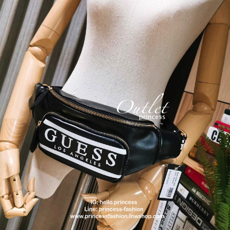 GUESS FACTORY MARISOLL GYM LOGO FANNY PACK กระเป๋าสะพาย/คาดเอว/คาดอกรุ่นใหม่ดีไซน์ยอดนิยมจาก GUESS FACTORY วัสดุหนังเเกะสังเคราะห์แบบนิ่มเปิดปิดด้วยซิป ด้านหน้ามี Pocket 1ช่องซิป ภายในมีโลโก้และช่องซิป สะพายได้หลายแบบไม่จำเจ จะสะพายไหล่ คาดอก คาดเอวก็ดูดี