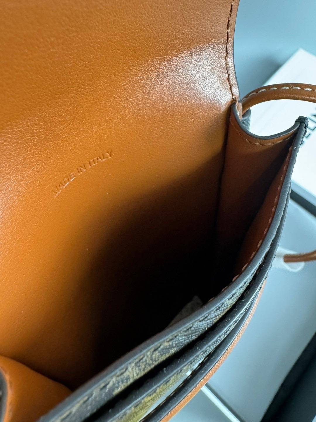 CELINE PHONE POUCH WITH FLAP IN TRIOMPHE CANVAS AND LAMBSKIN กระเป๋าใส่โทรศัพท์ เกรดท็อปออริจินอล 1:1 สลับแท้