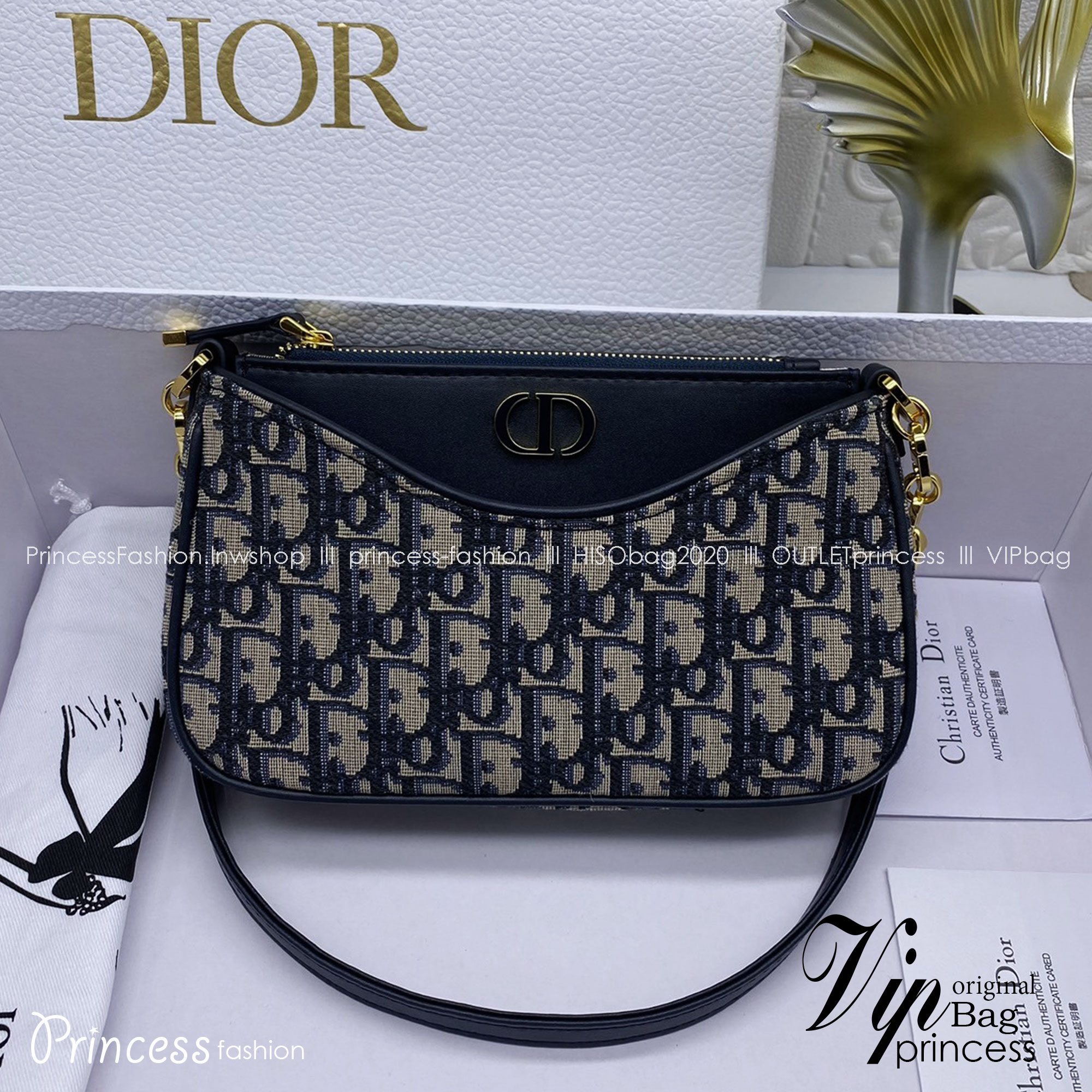 DIOR 30 Montaigne Hobo Avenue Mini Bag | Blue Jacquard กระเป๋าสะพายทรงโฮโบ แบรนด์หรู ขนาดกำลังสวย ดีไซน์ใหม่ 2023 รูปทรงใช้งานง่าย ภายในเป็นช่องโล่ง ใส่ของสำคัญได้ครบสบายๆ พิเศษมาก!! มาพร้อมใบเล็ก พร้อมใช้งาน คุ้มมากค่ะ