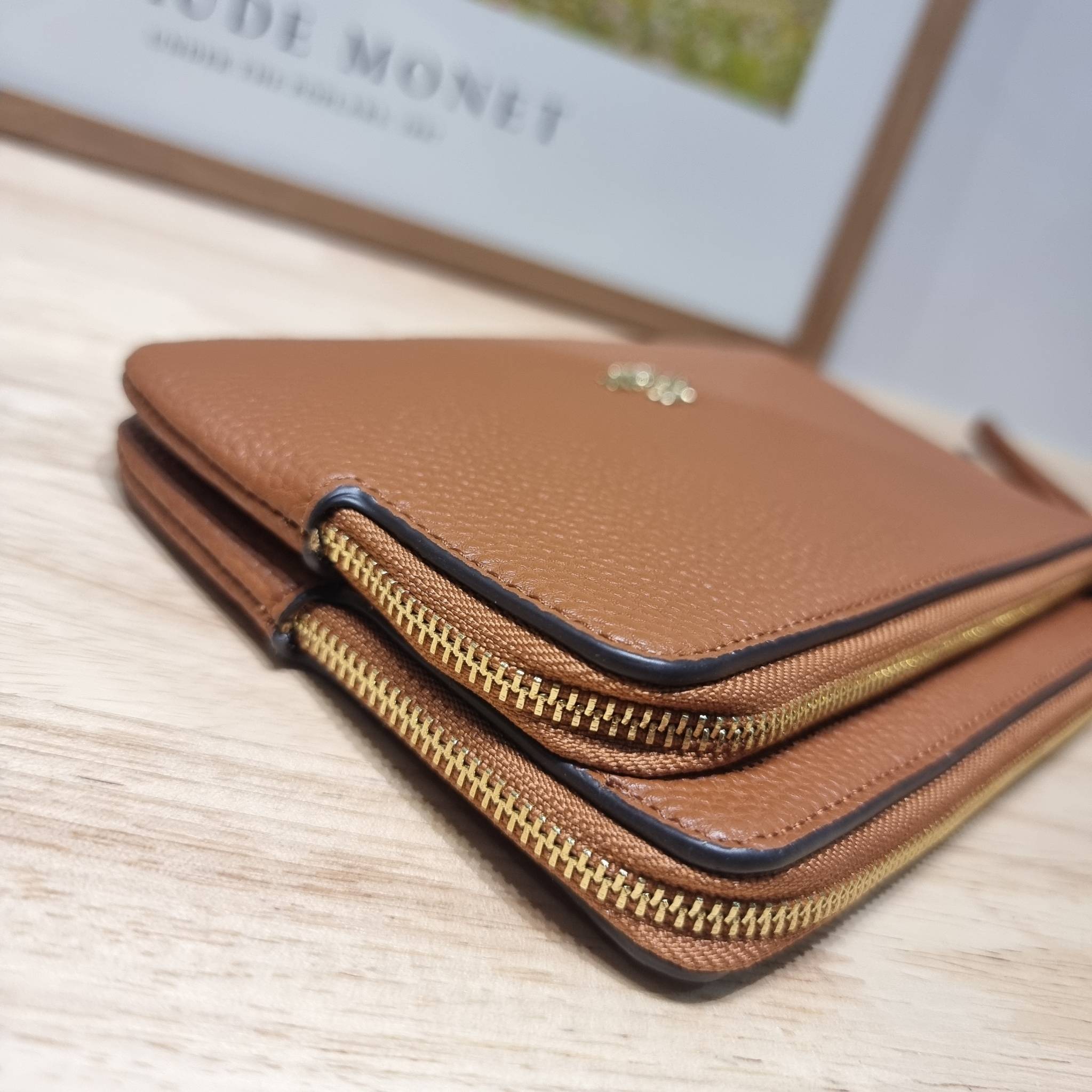 COACH DOUBLE ZIP WALLET IN SIGNATURE CANVAS / C5576 / C5610 / C7313 พร้อมส่ง 8 สี ใหม่ล่าสุด คอล 2023 กระเป๋าคล้องมือใบใหญ่ ดีไซน์ใหม่เล่นระดับ เพิ่มลูกเล่นและดีเทลให้ดูน่าใช้ยิ่งขึ้น